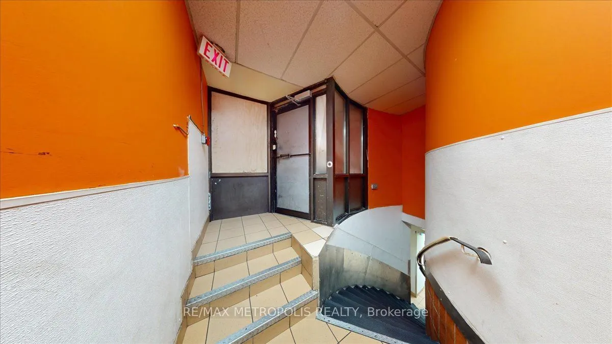 558 BLOOR ST Street