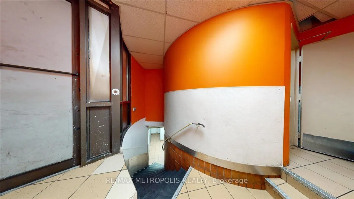 558 BLOOR ST Street