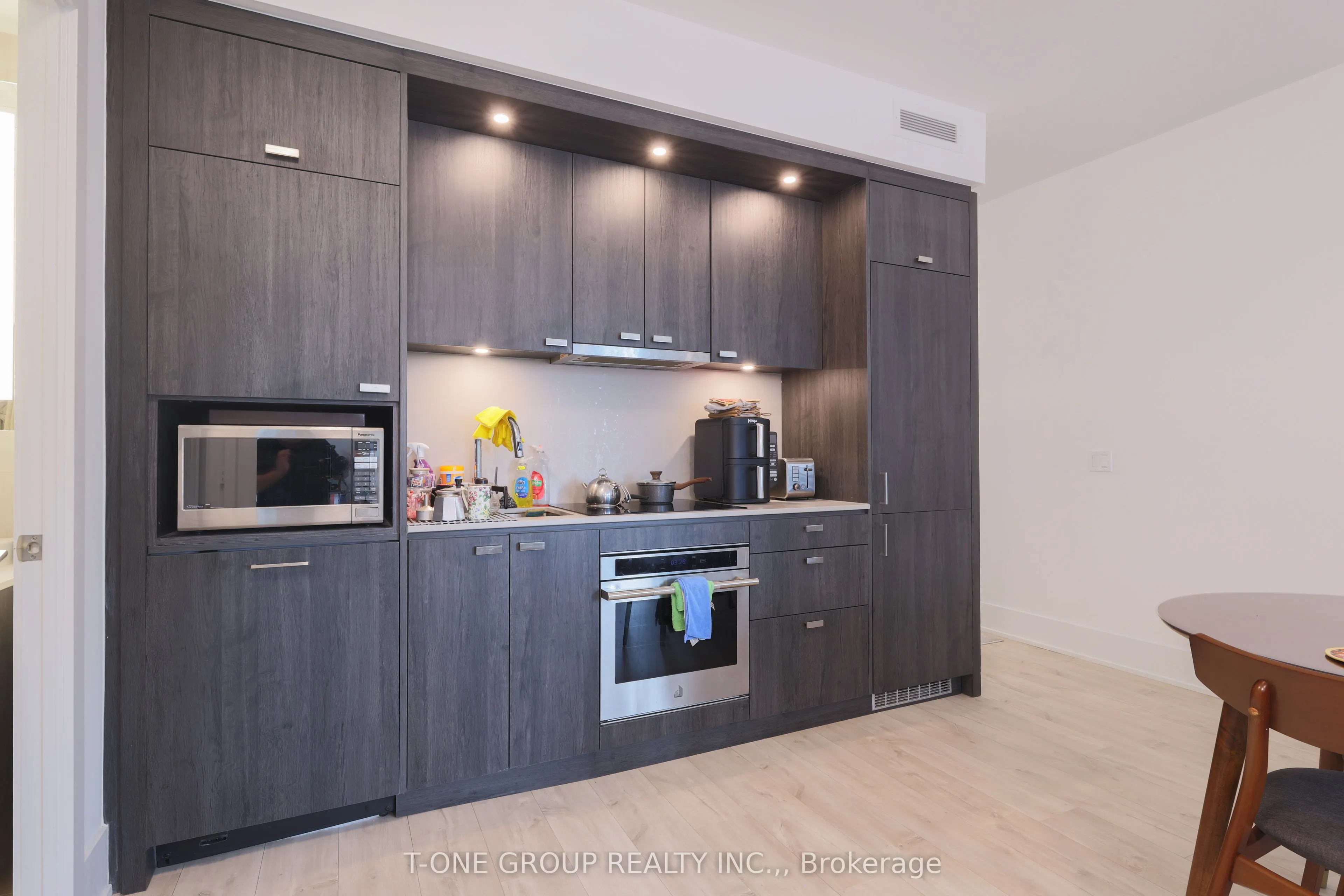 470 Front Street W #815