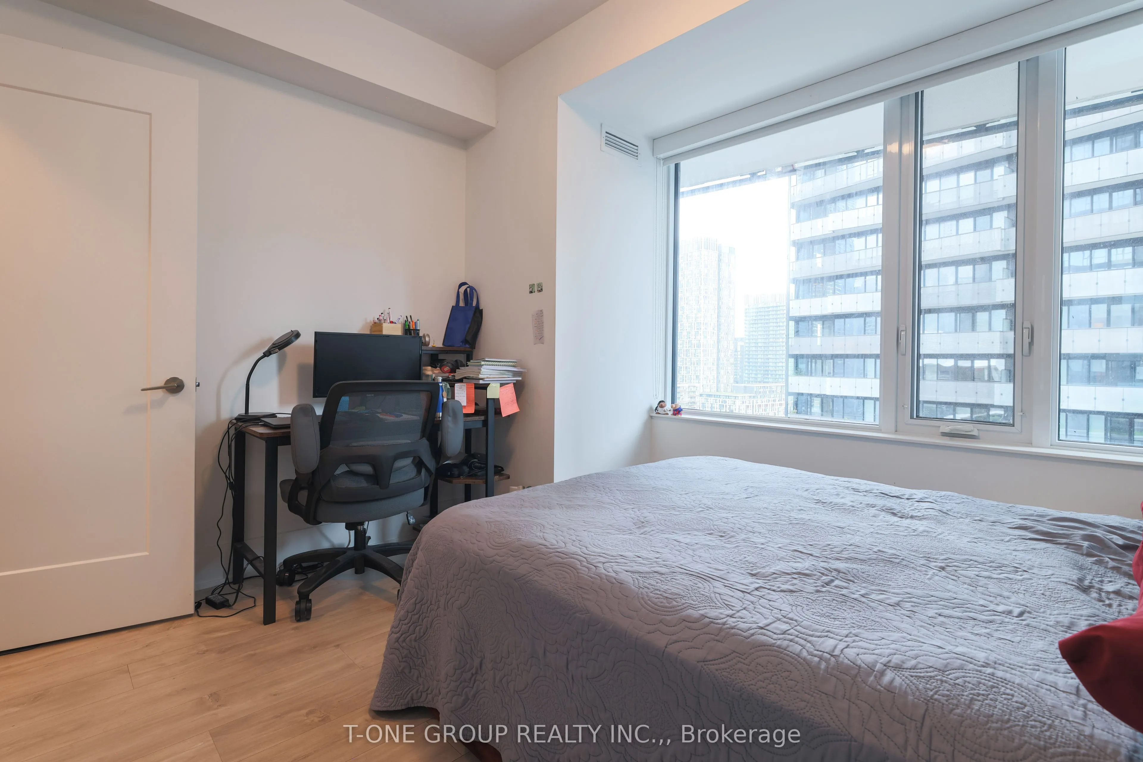470 Front Street W #815