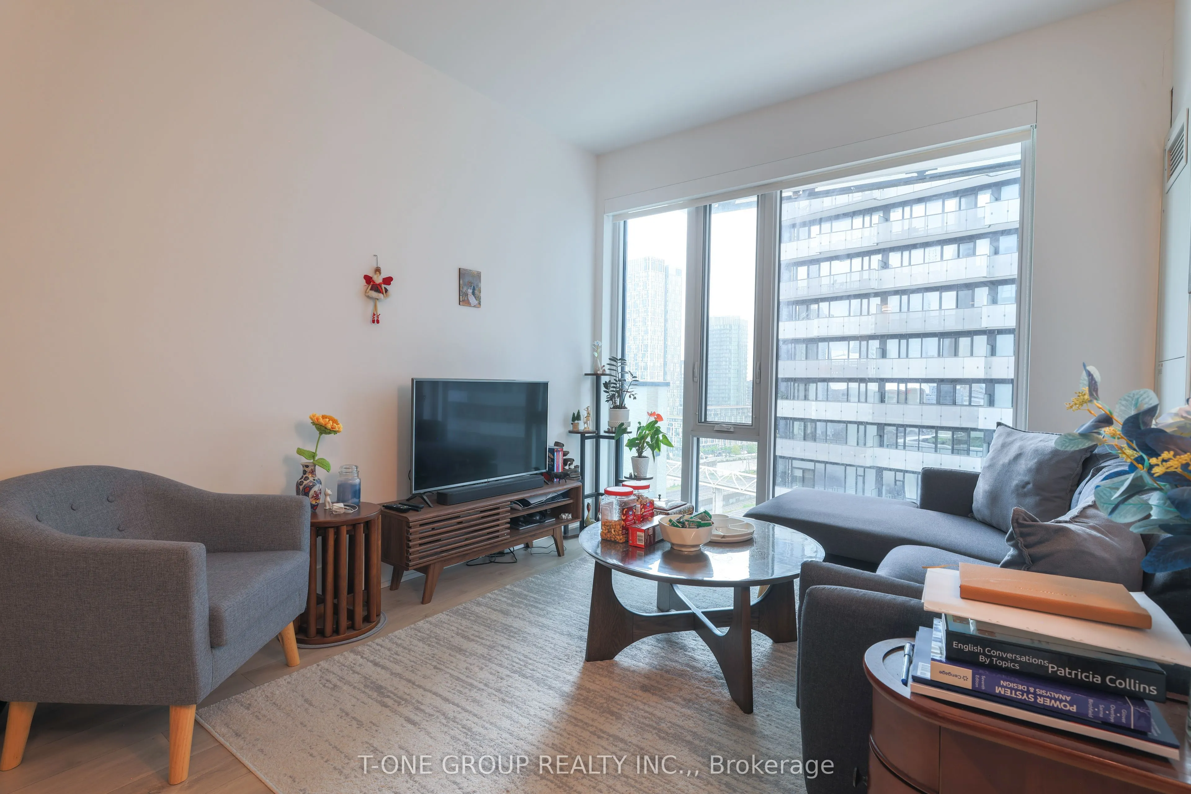 470 Front Street W #815