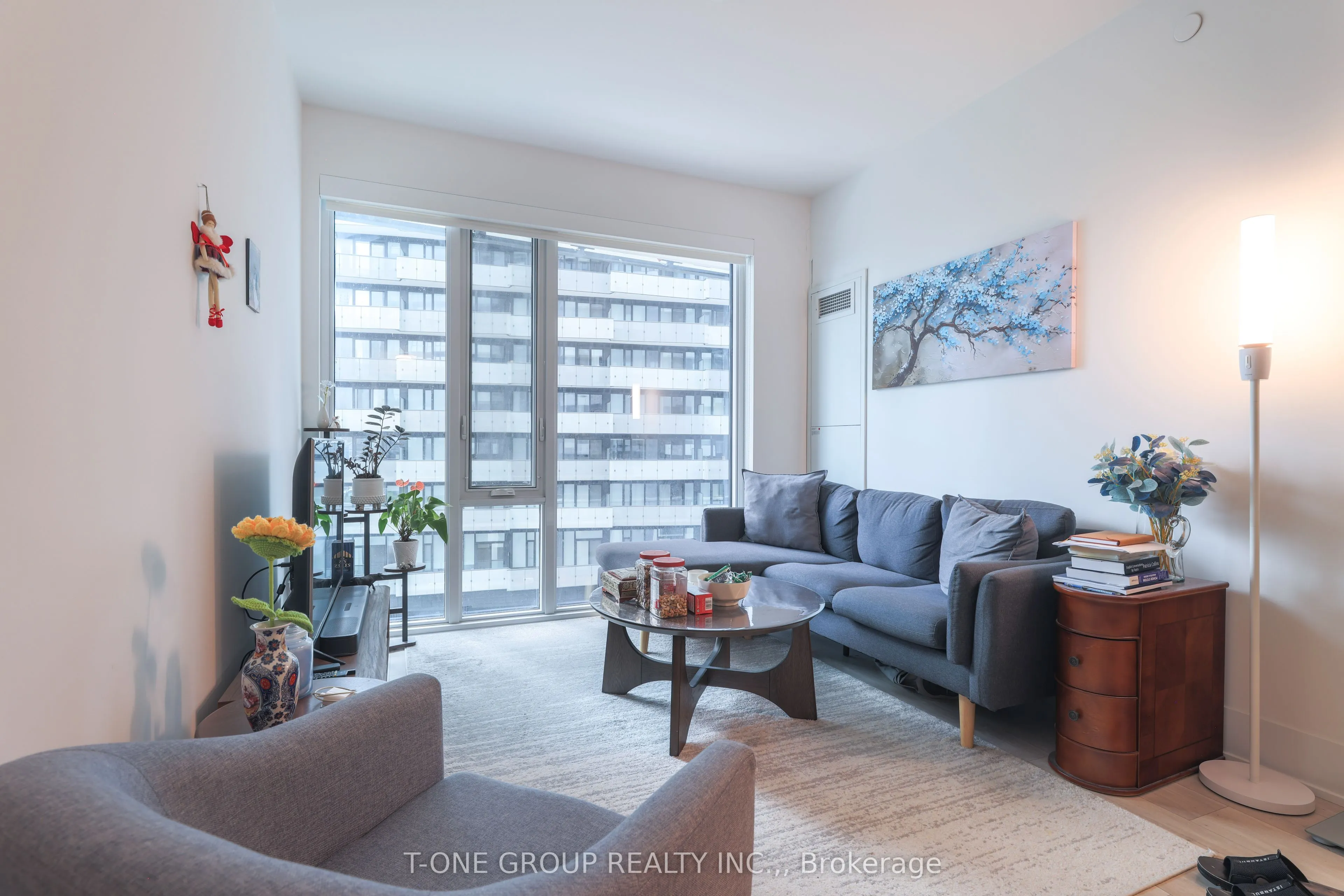 470 Front Street W #815