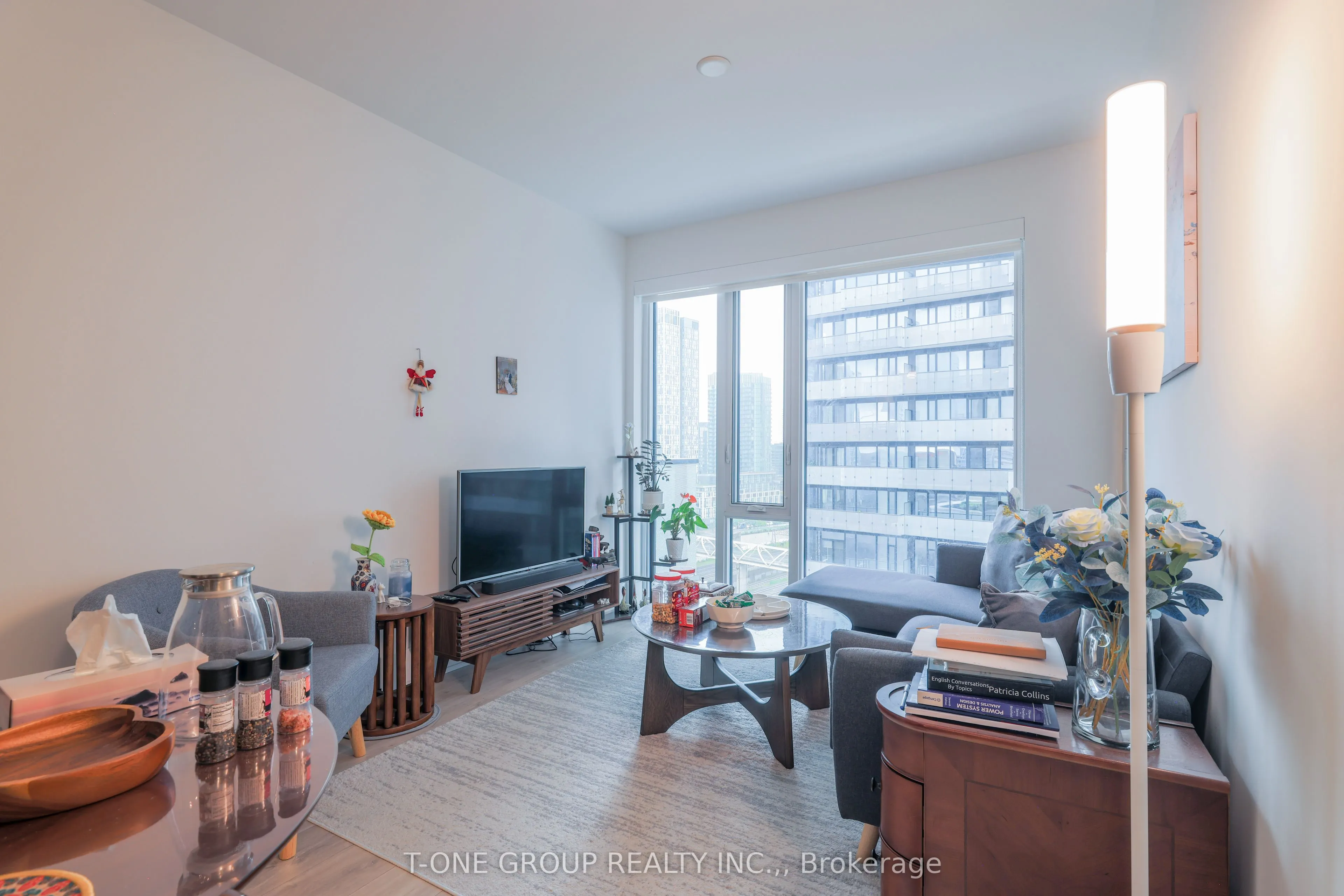 470 Front Street W #815
