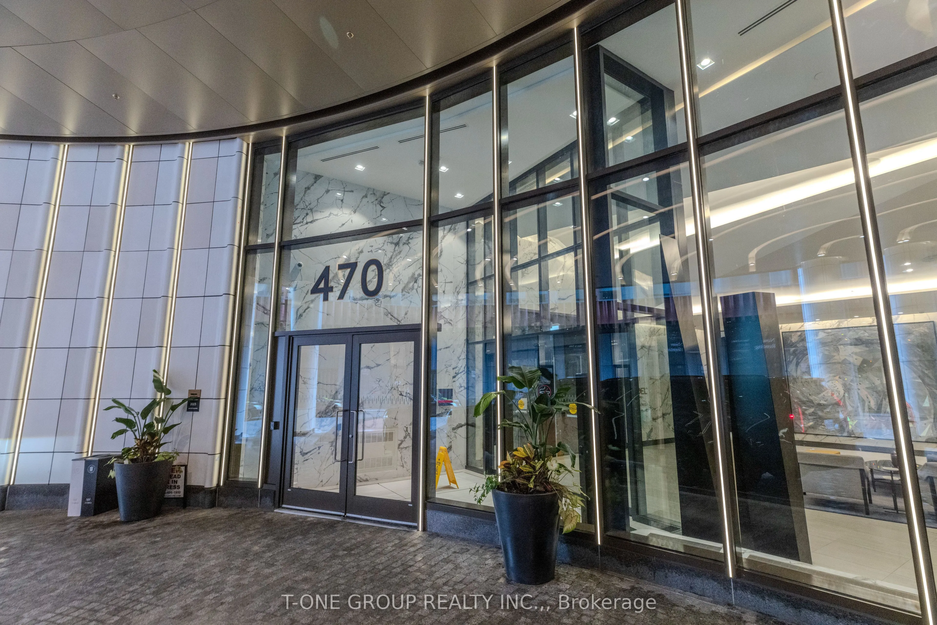470 Front Street W #815