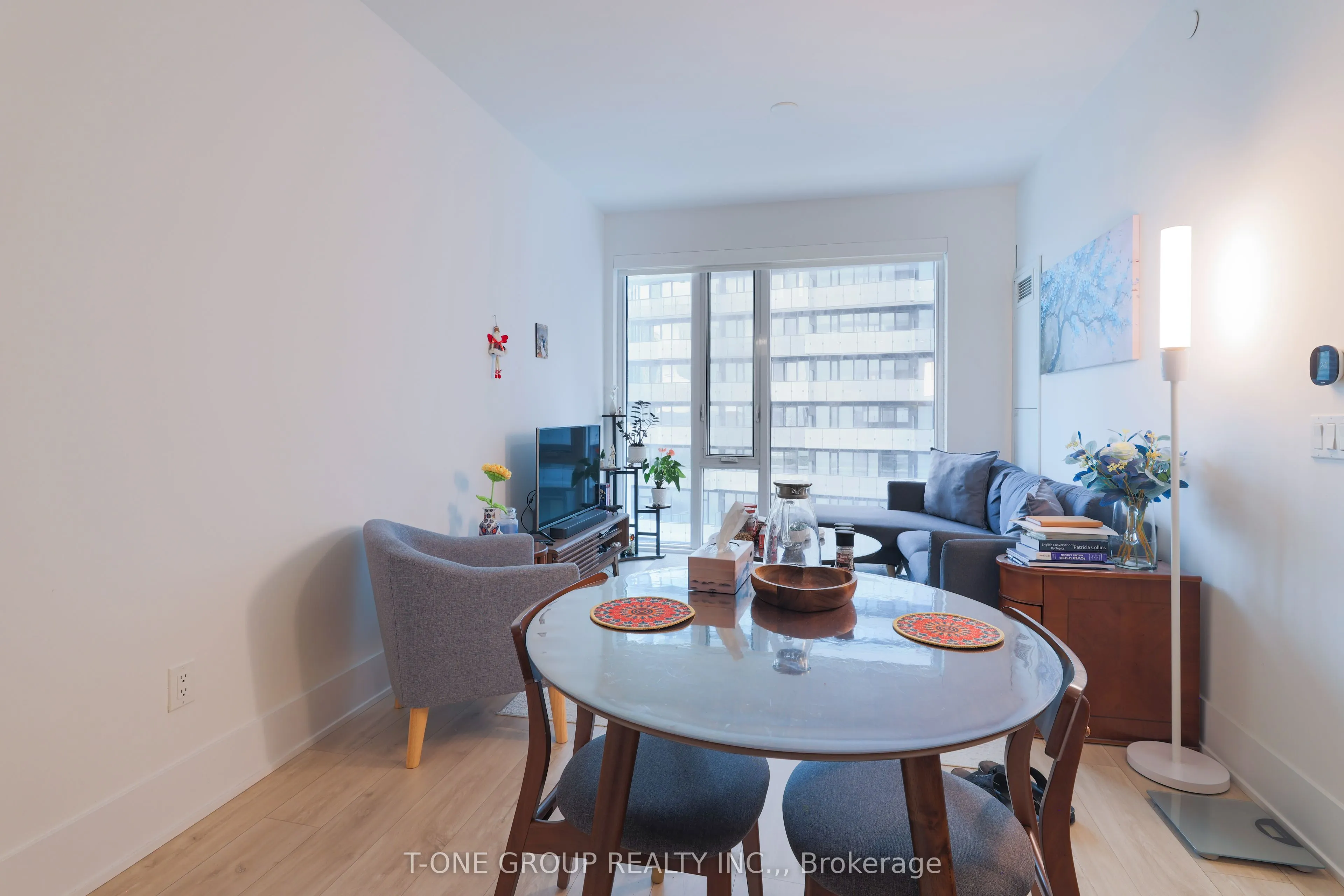 470 Front Street W #815