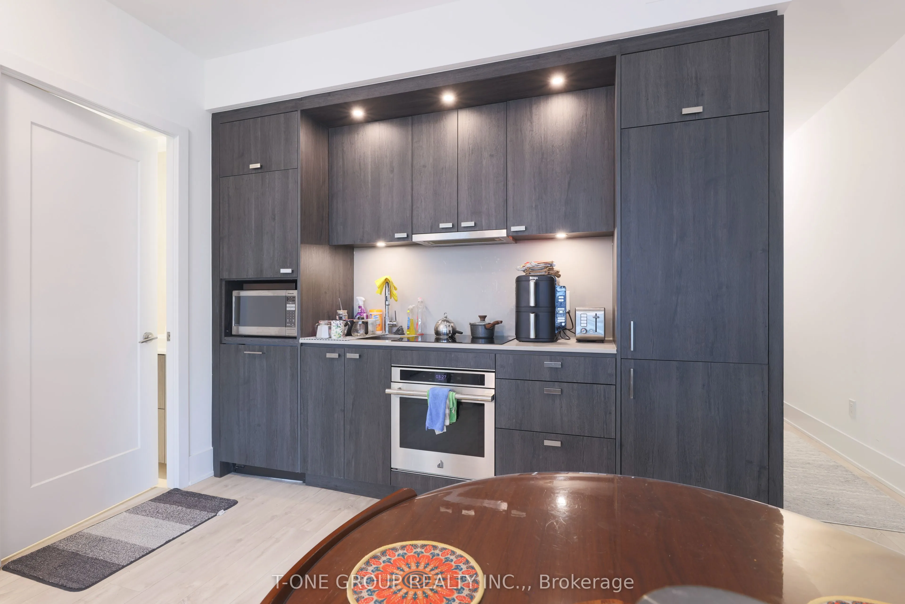470 Front Street W #815