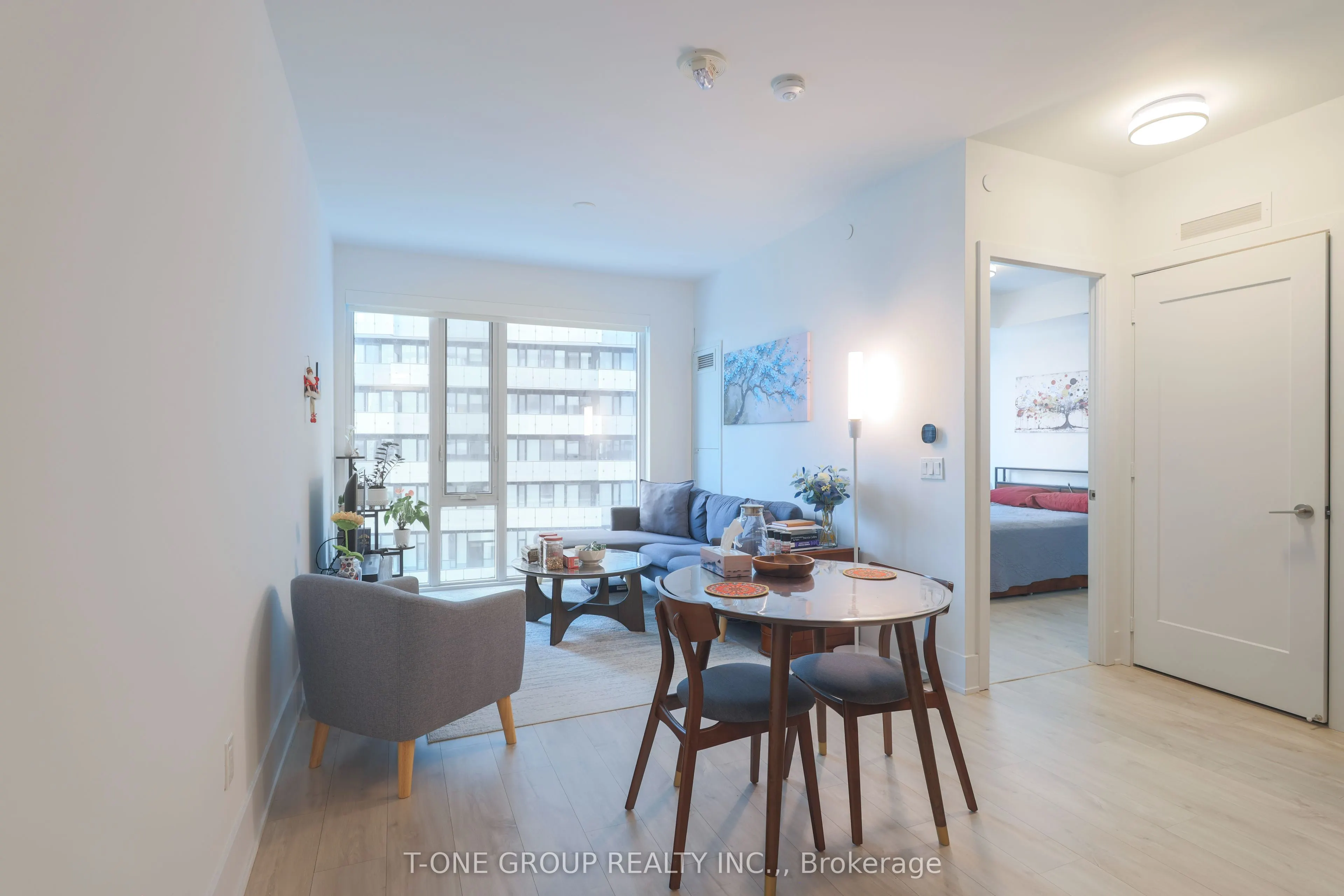 470 Front Street W #815