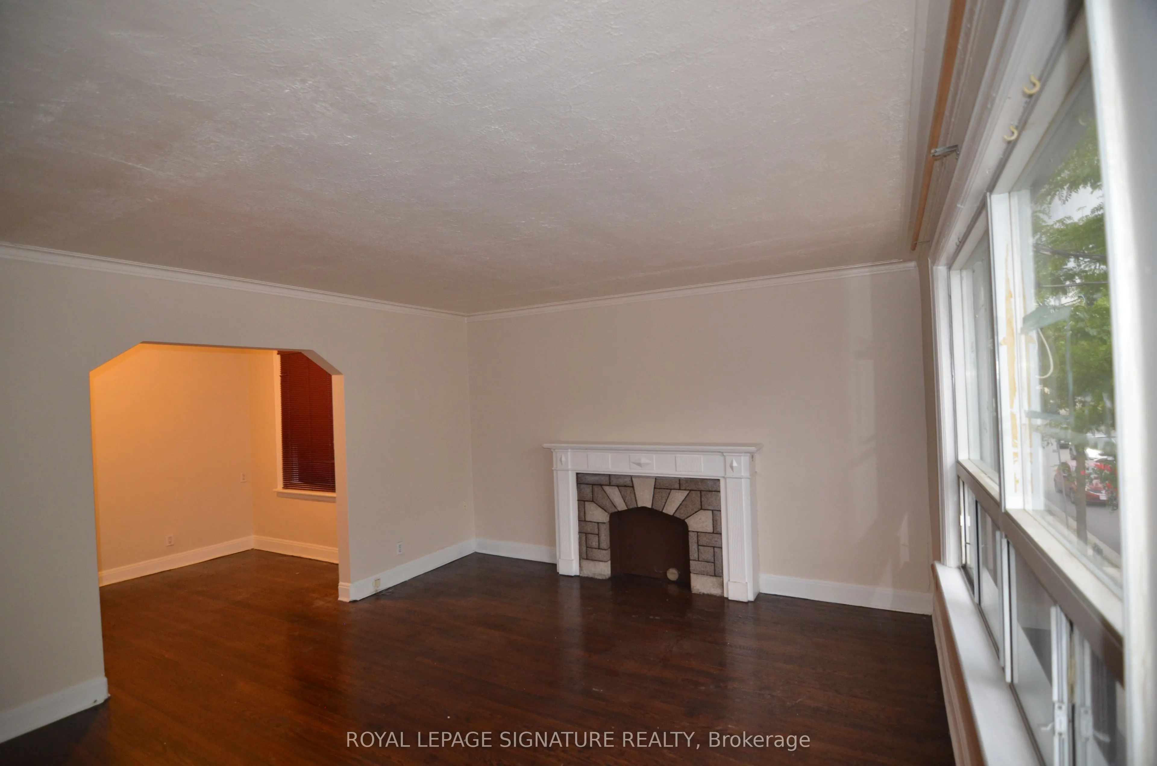 997 Eglinton Avenue W