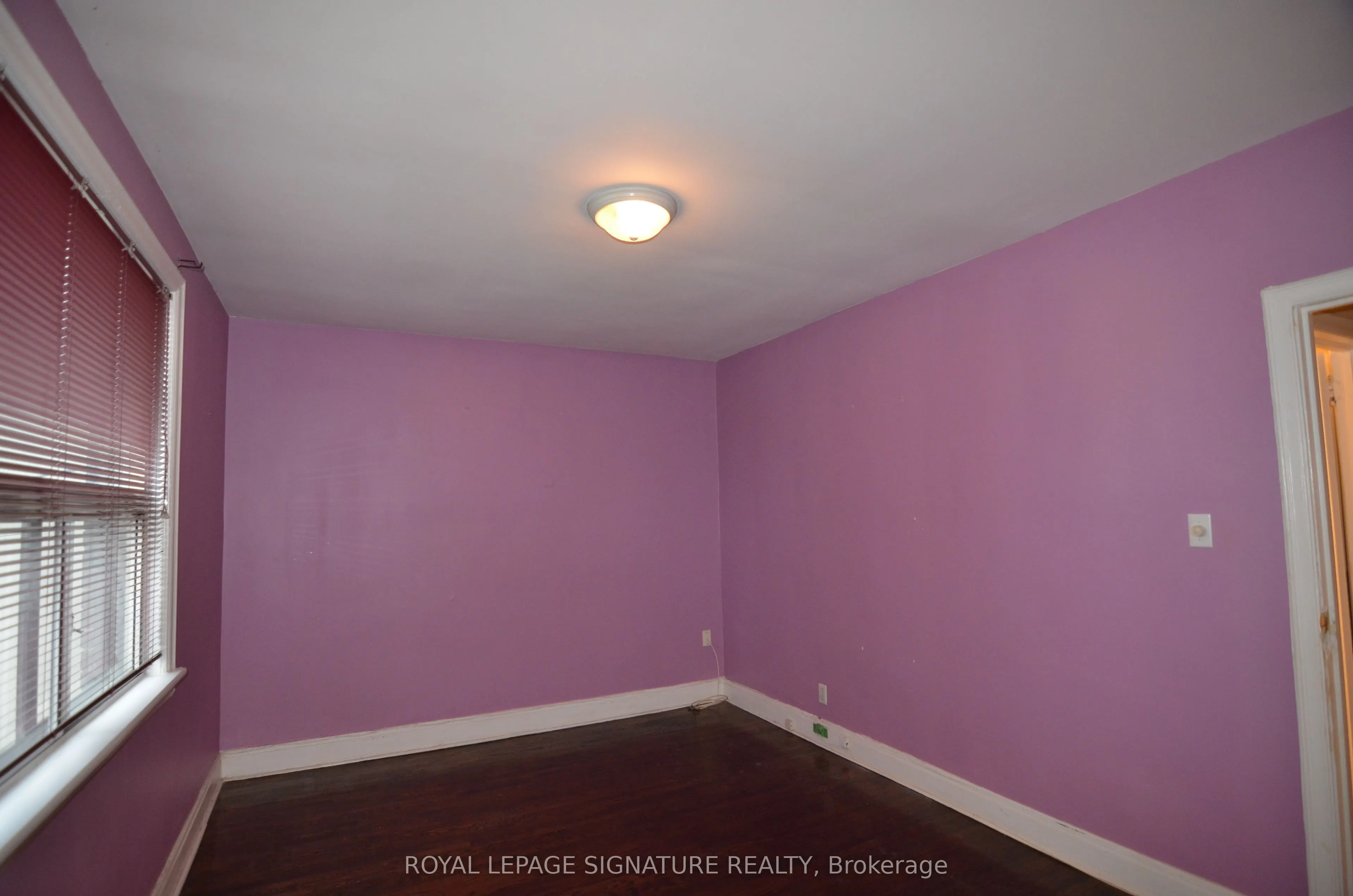 997 Eglinton Avenue W