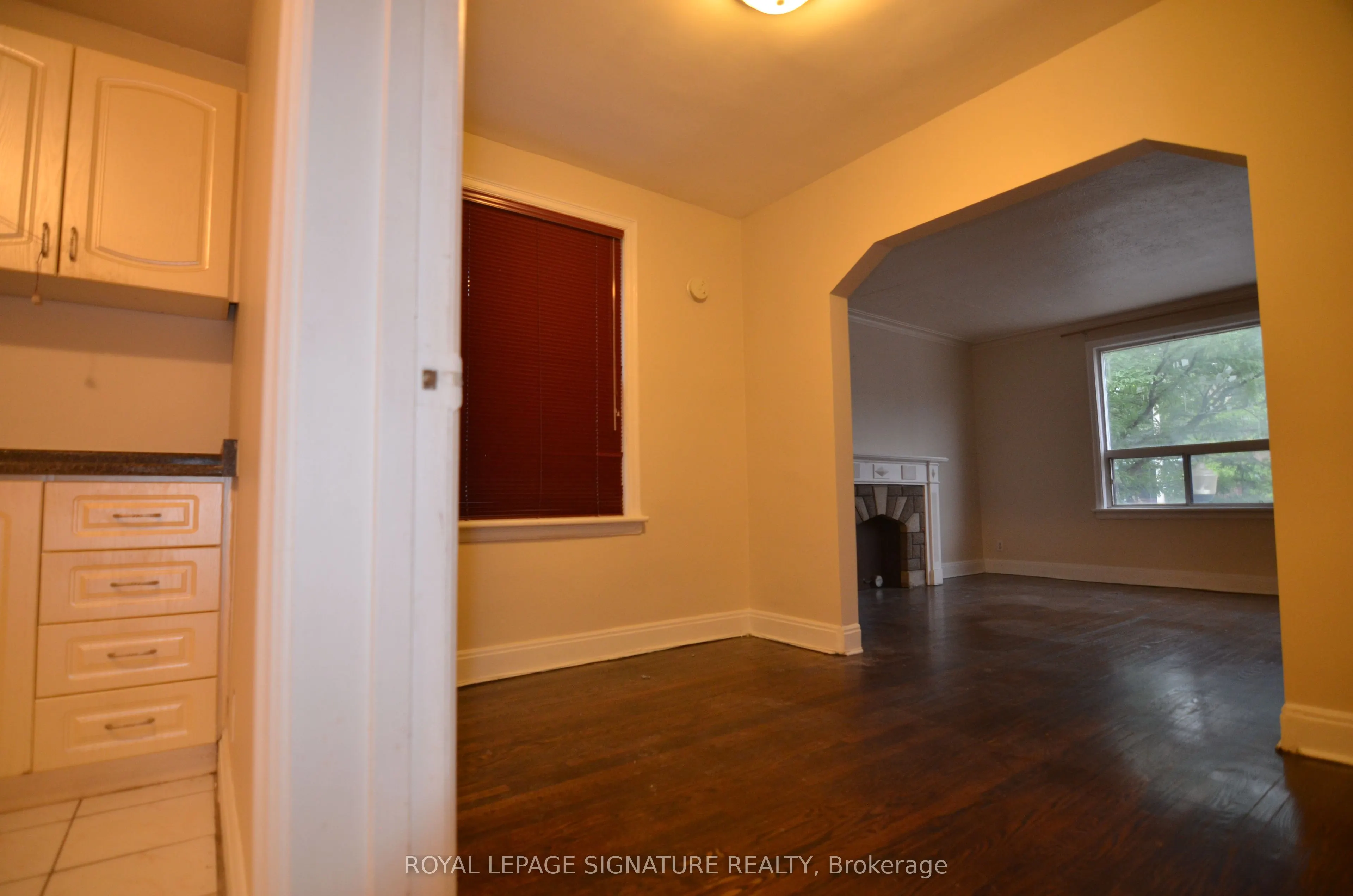 997 Eglinton Avenue W