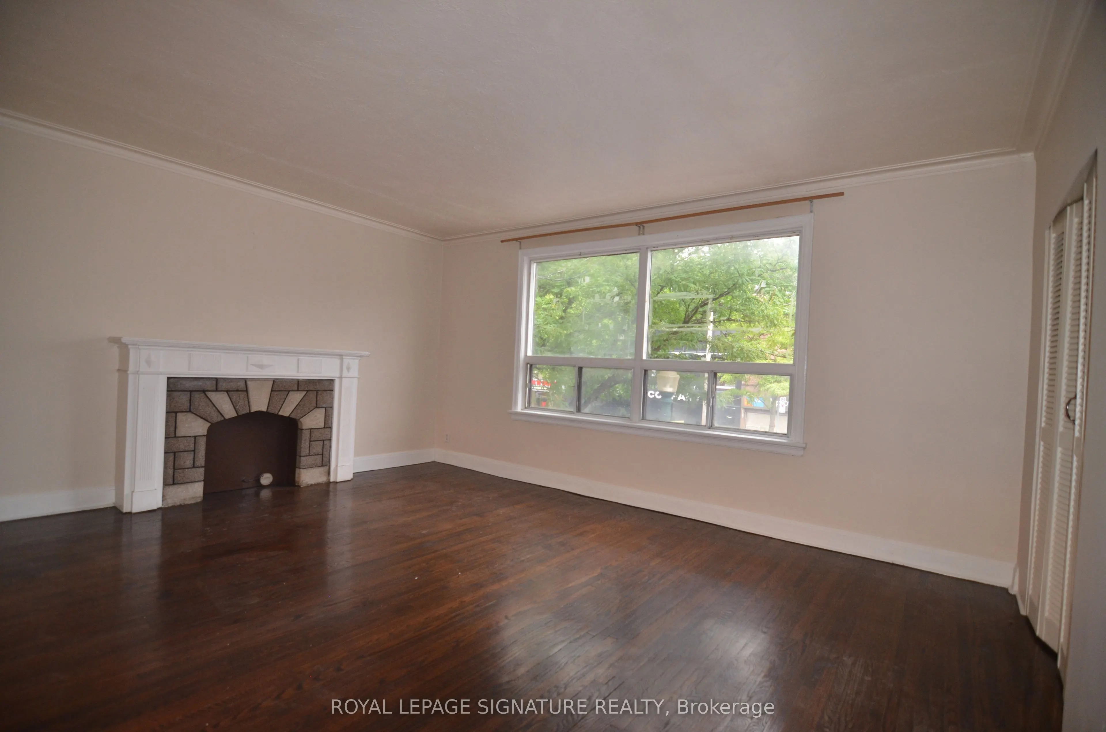 997 Eglinton Avenue W