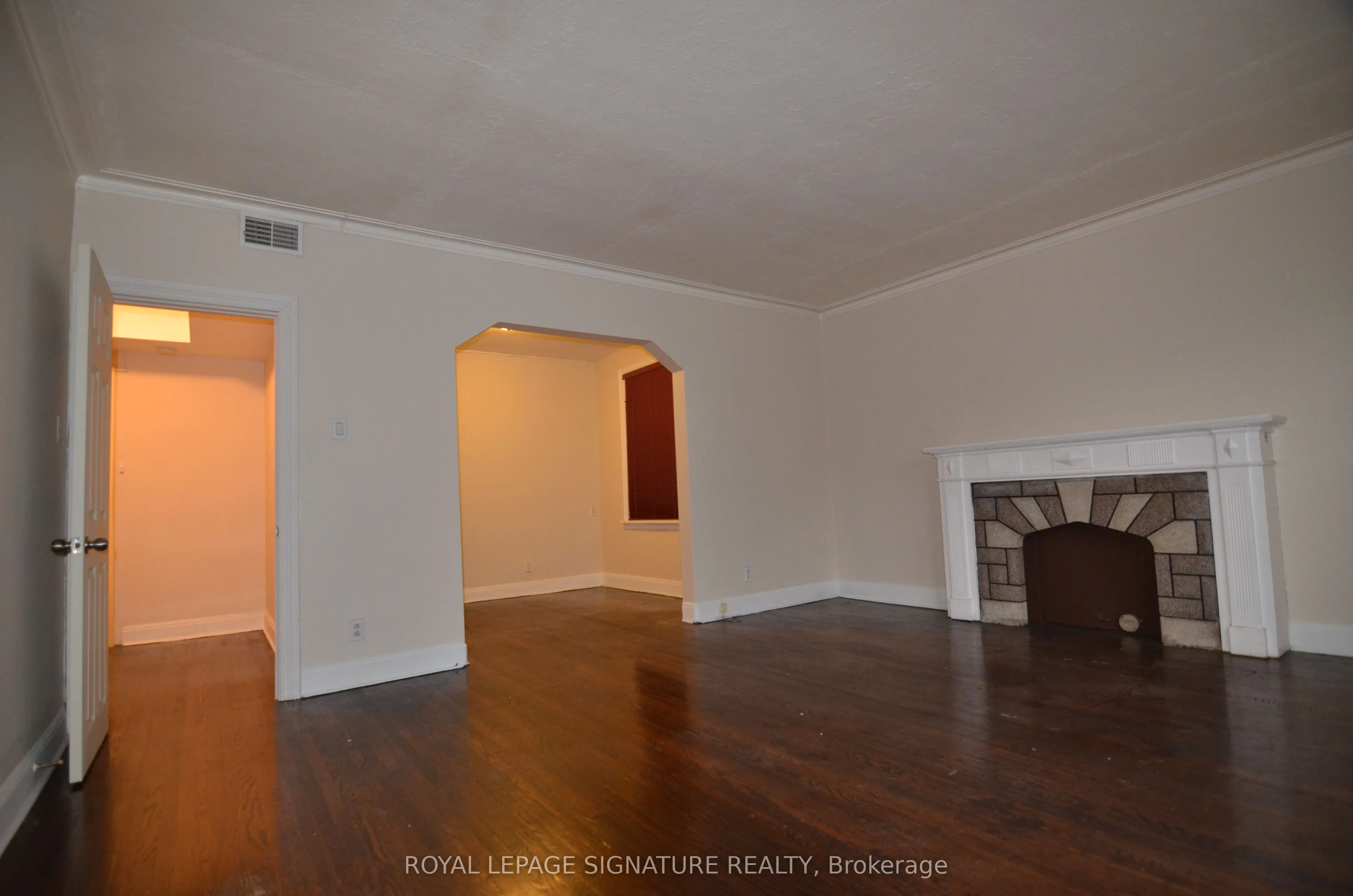 997 Eglinton Avenue W