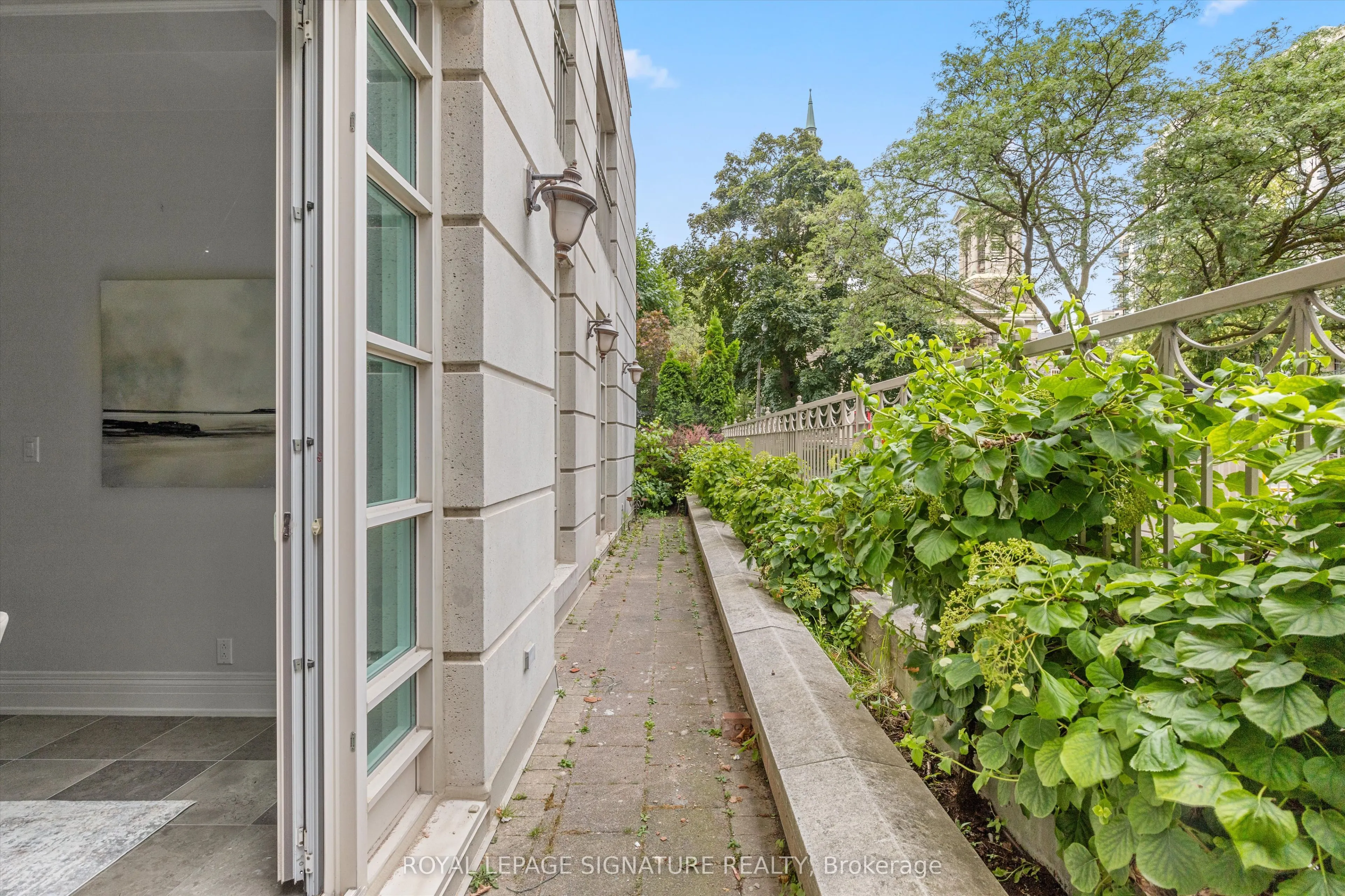 33 Delisle Avenue #108