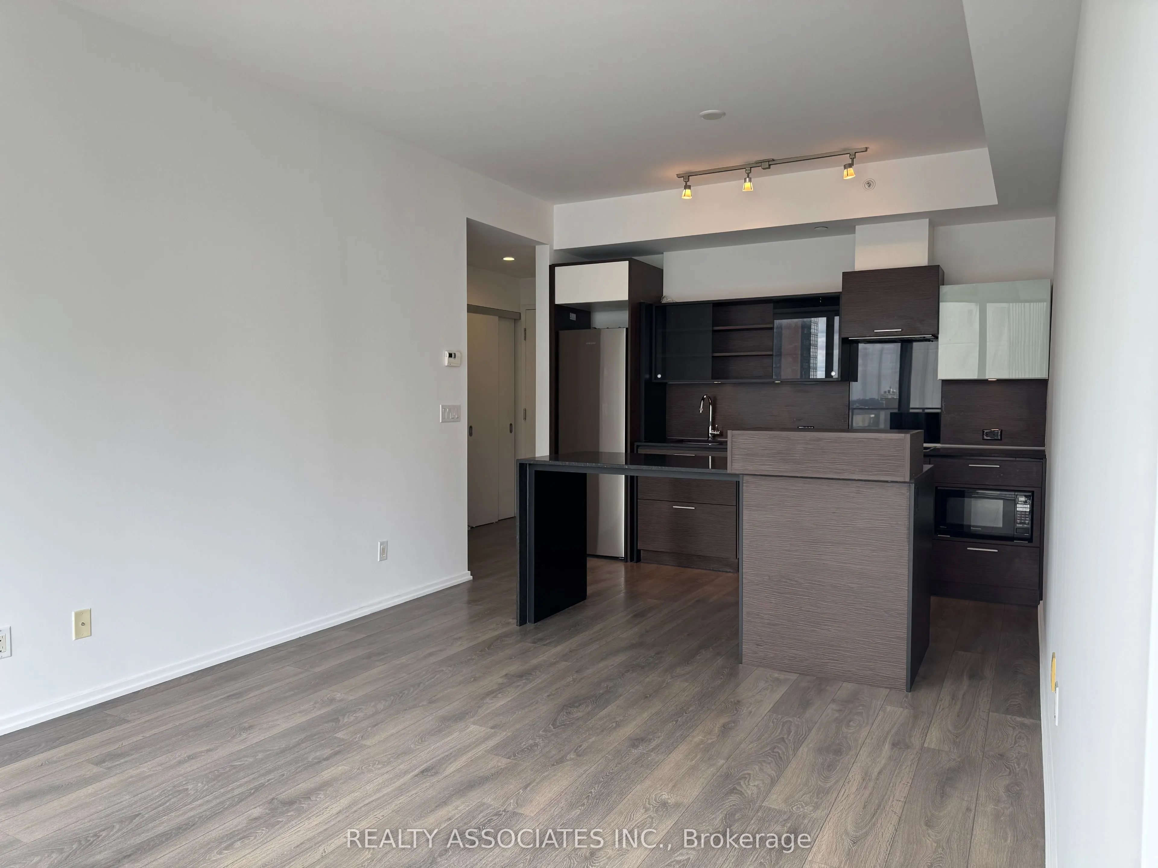 75 St Nicholas Street #1605