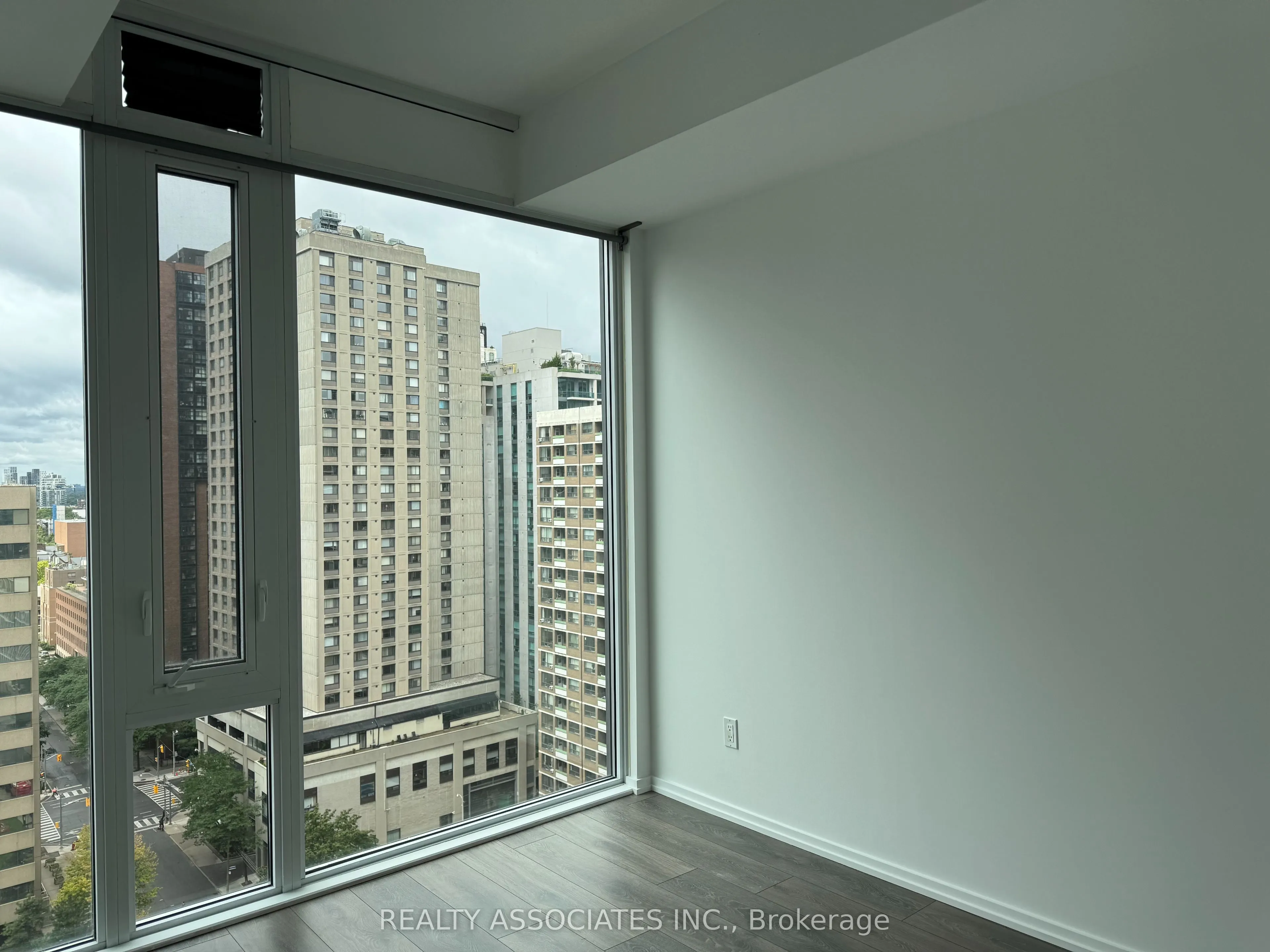 75 St Nicholas Street #1605