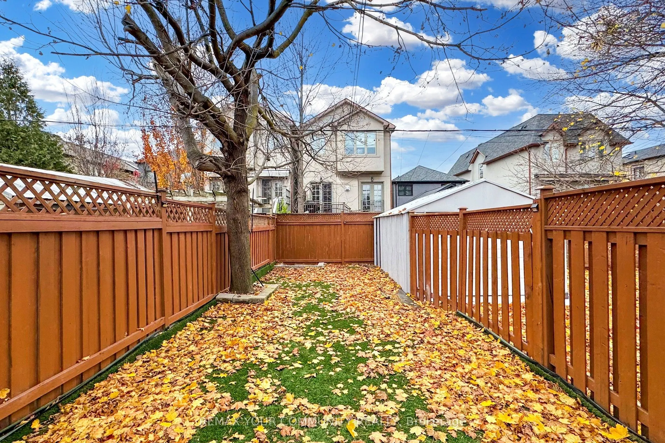196 Lawrence Avenue W