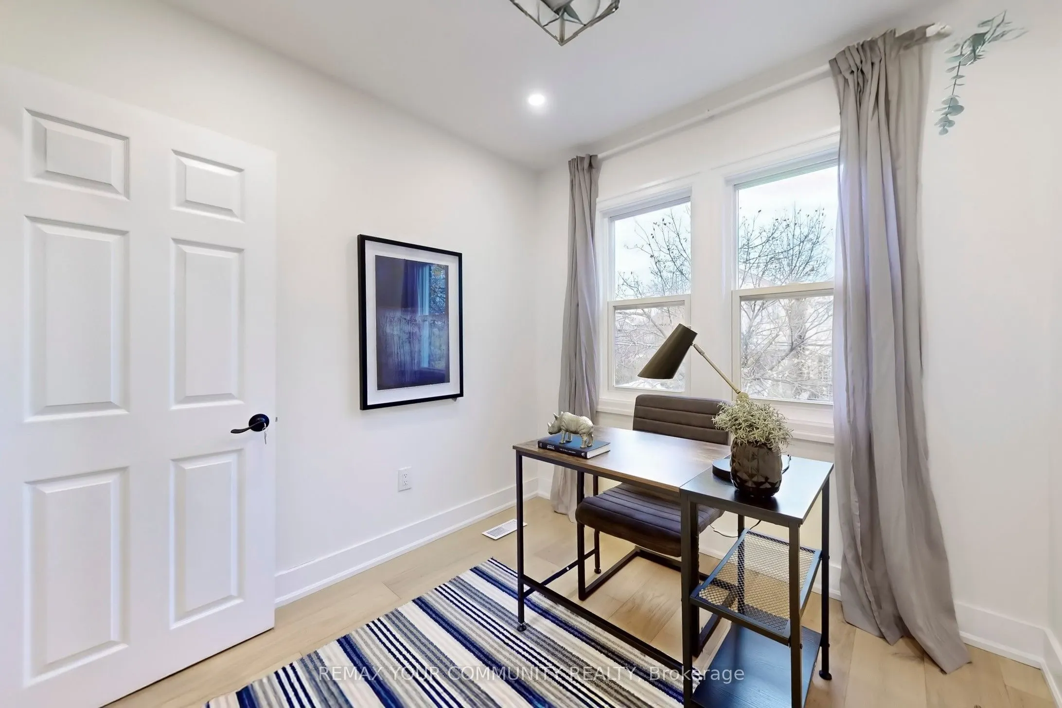 196 Lawrence Avenue W