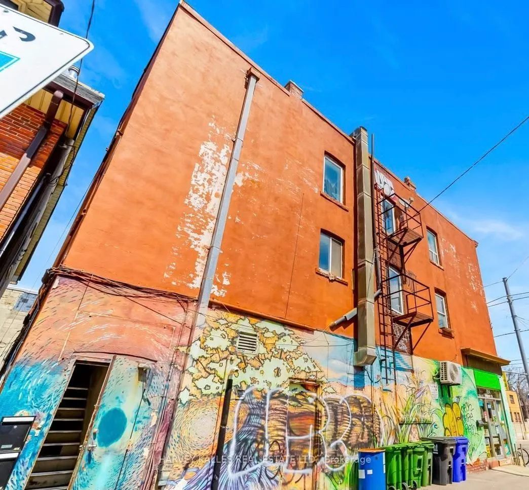 854 Bathurst Street
