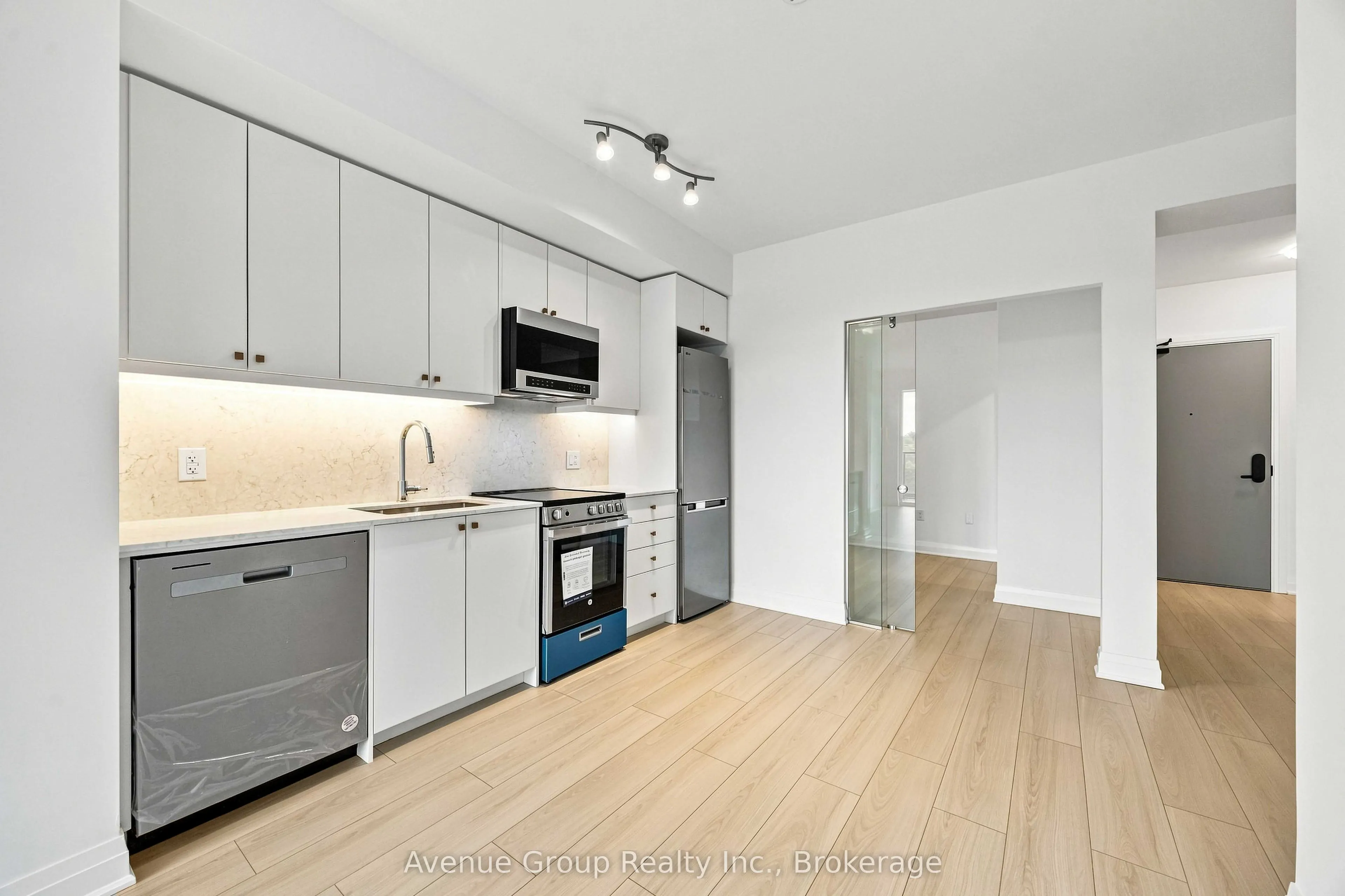 700 Sheppard Avenue W #414