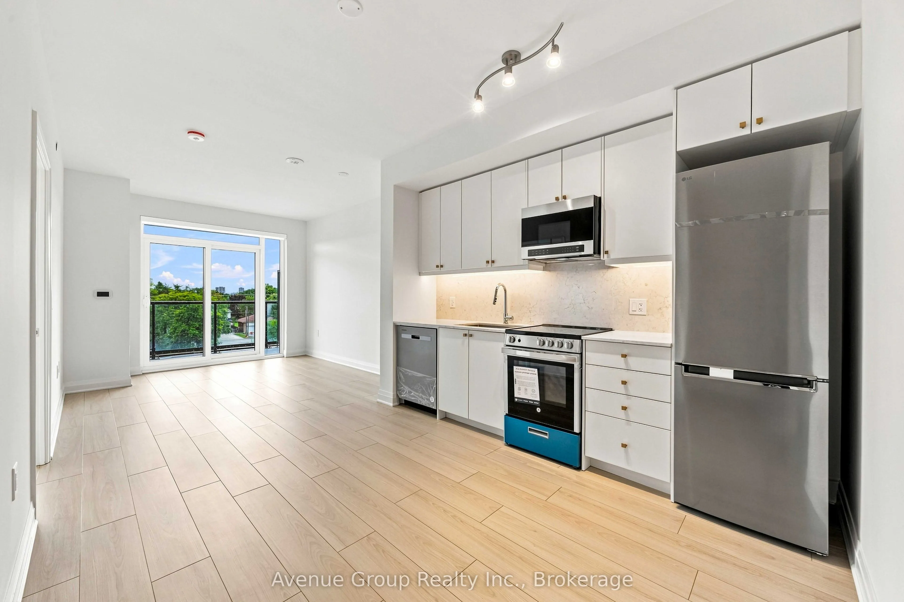700 Sheppard Avenue W #414
