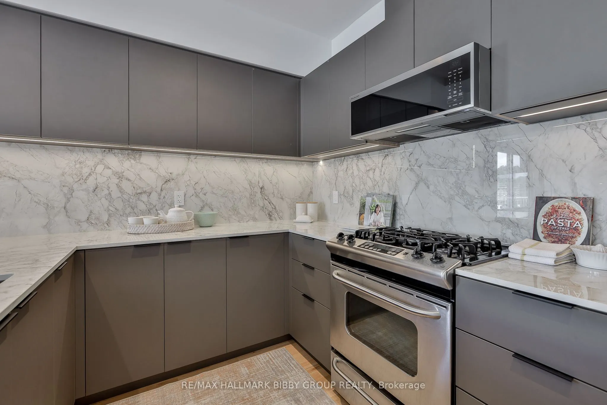 473 Dupont Street #7
