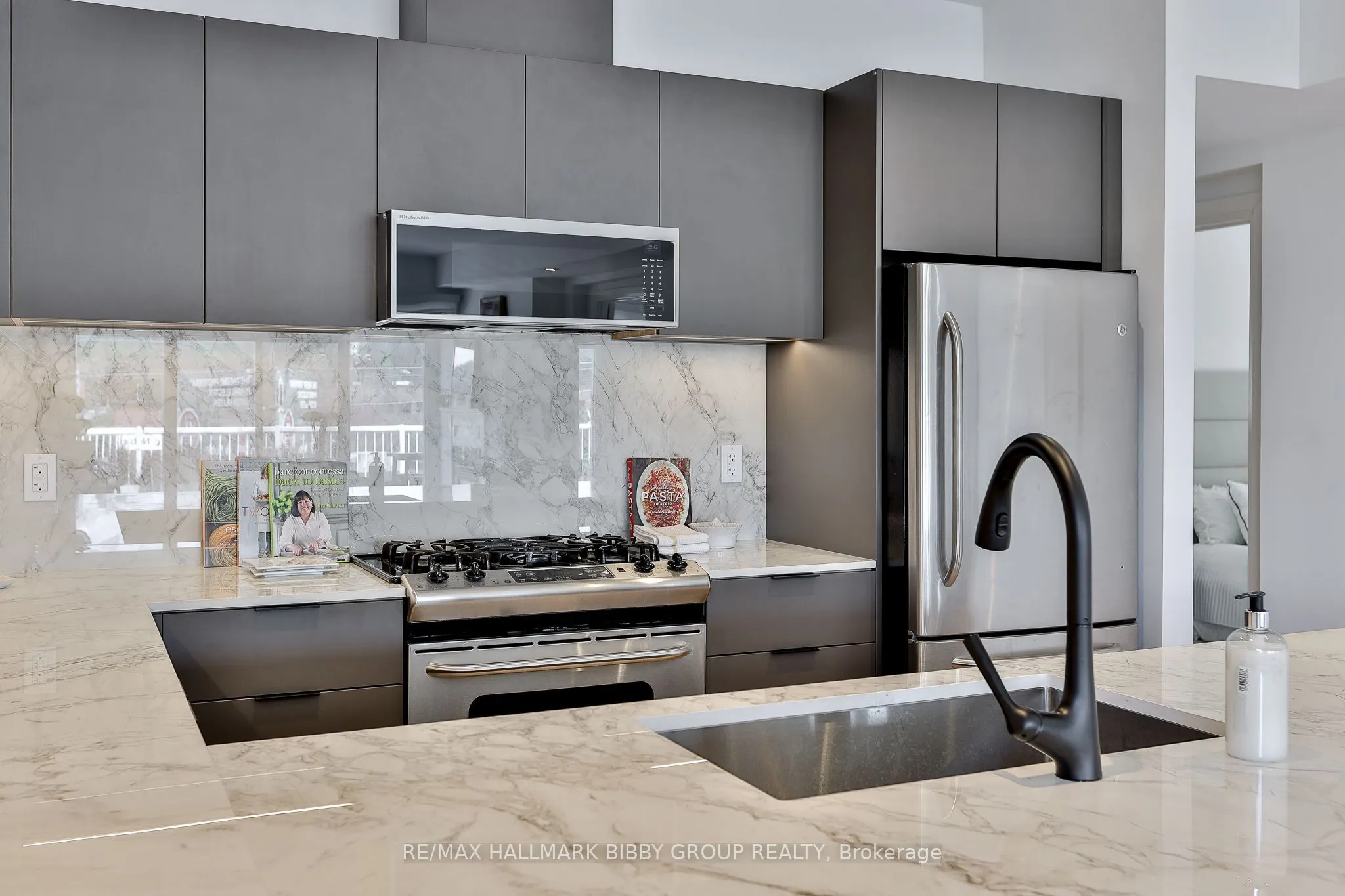 473 Dupont Street #7