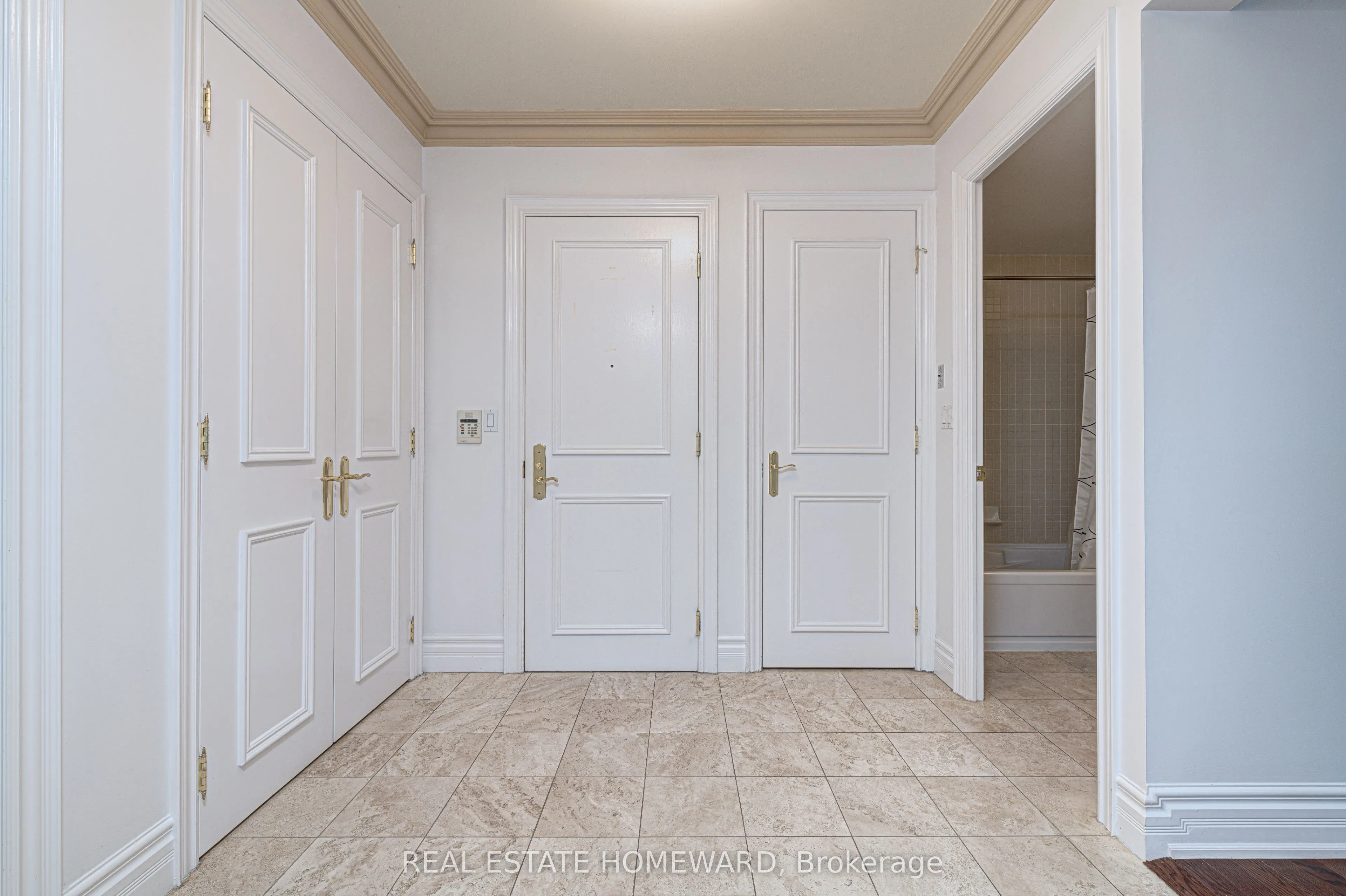 10 OLD YORK MILLS Road #206