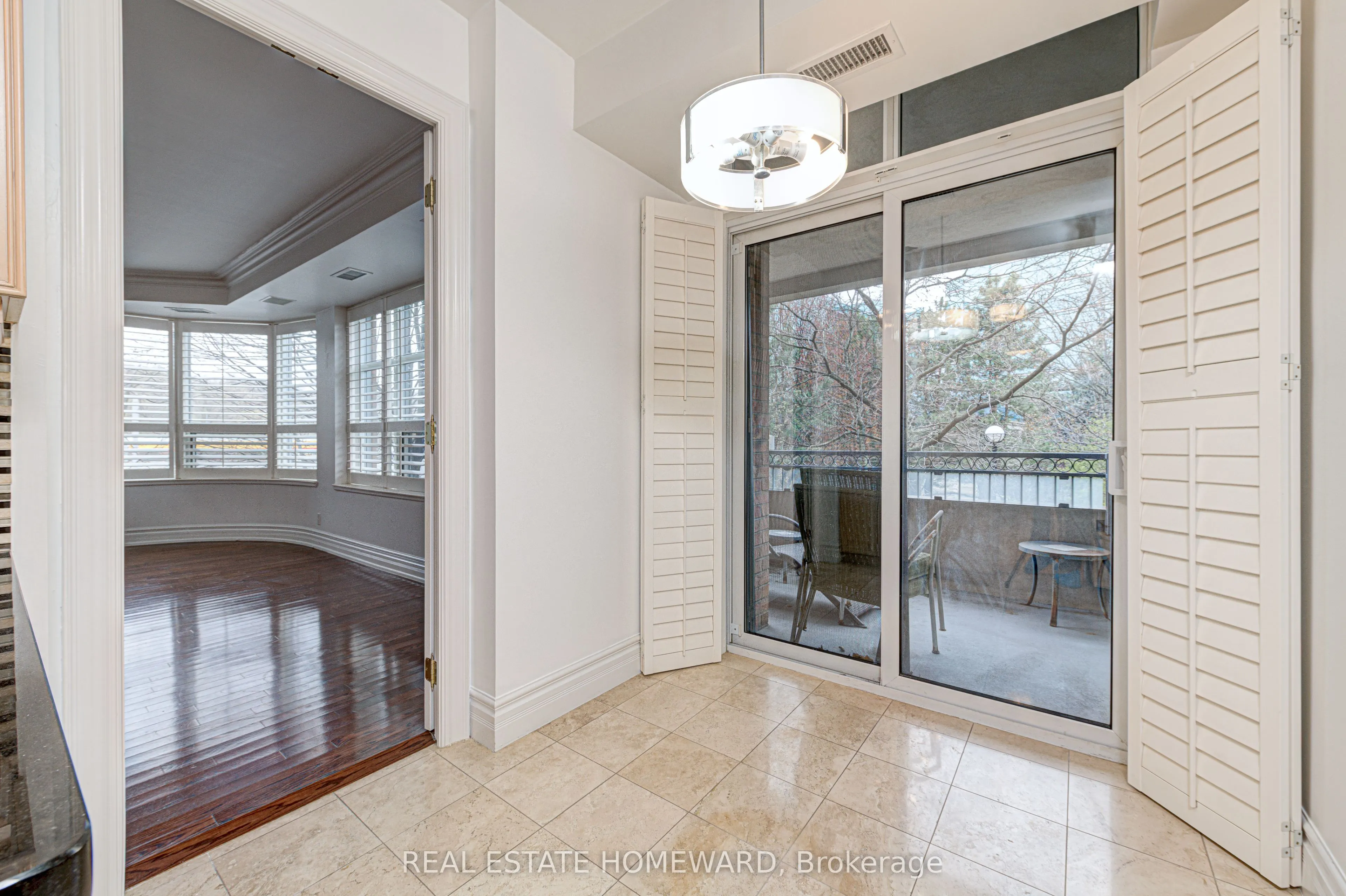 10 OLD YORK MILLS Road #206