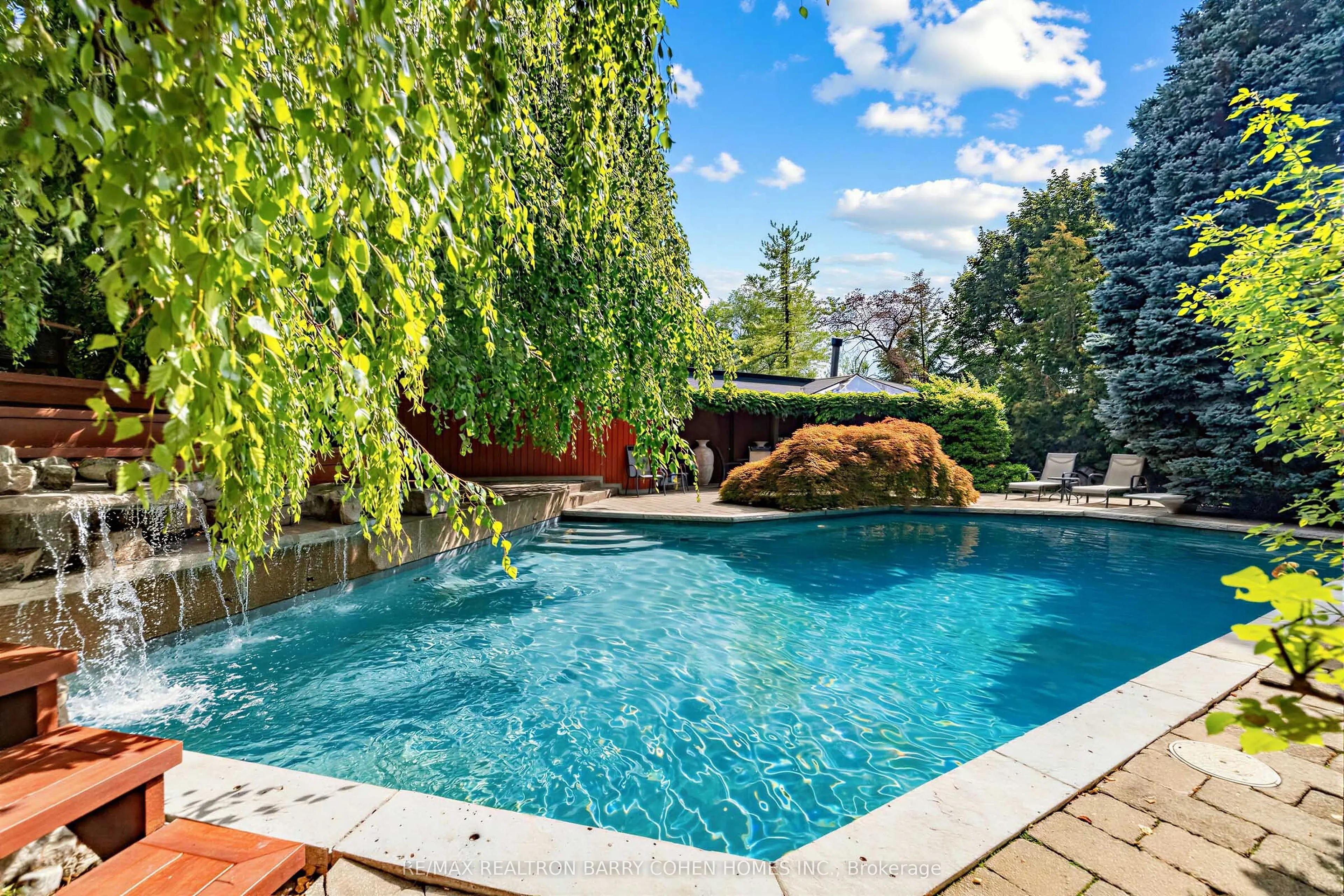 428 Russell Hill Road