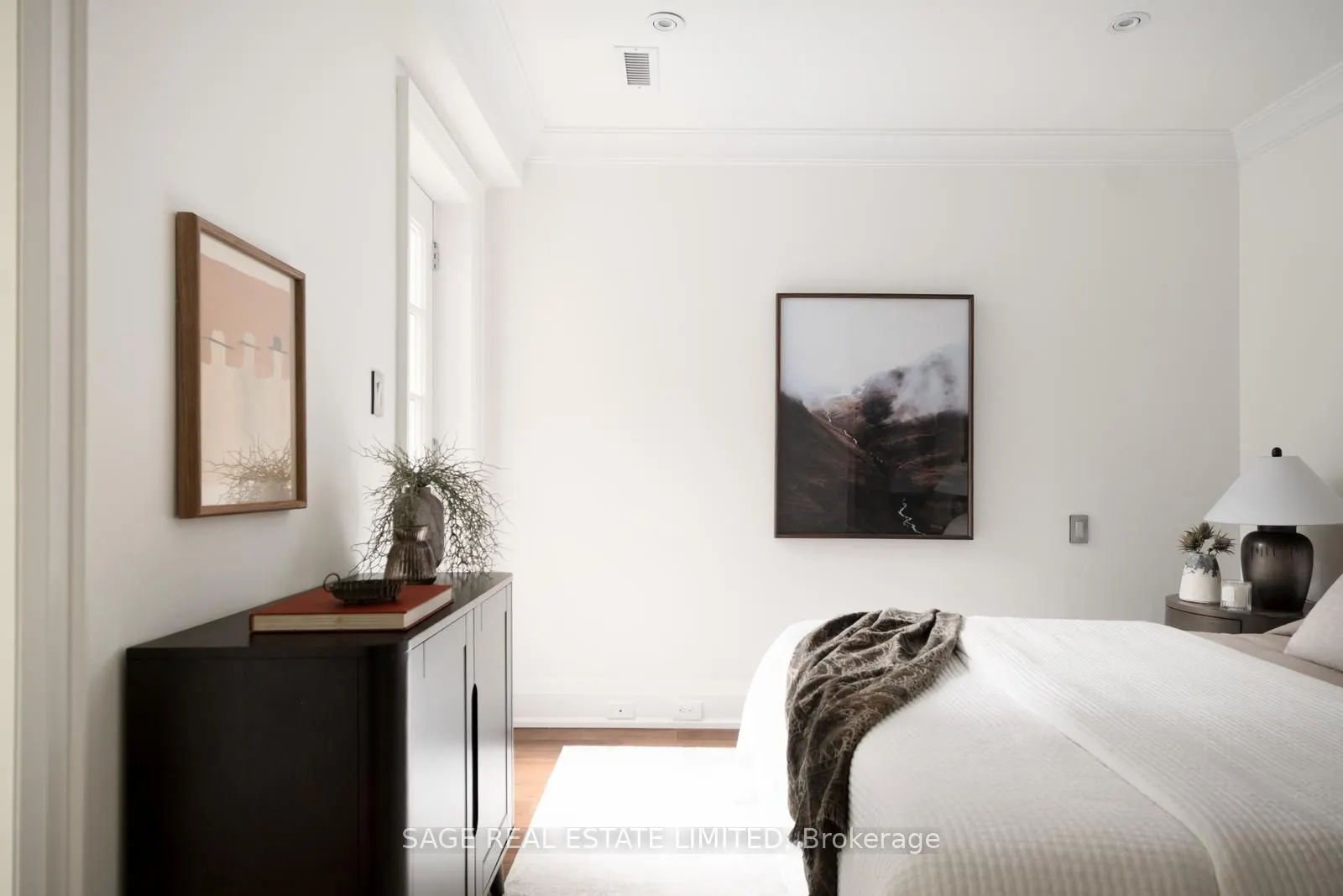 319 Lonsdale Road #3D