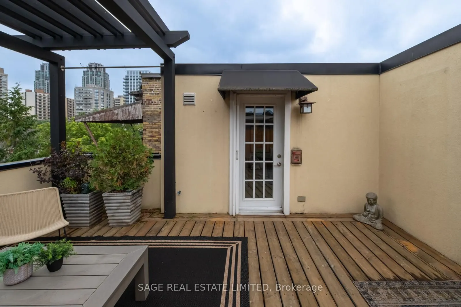 319 Lonsdale Road #3D