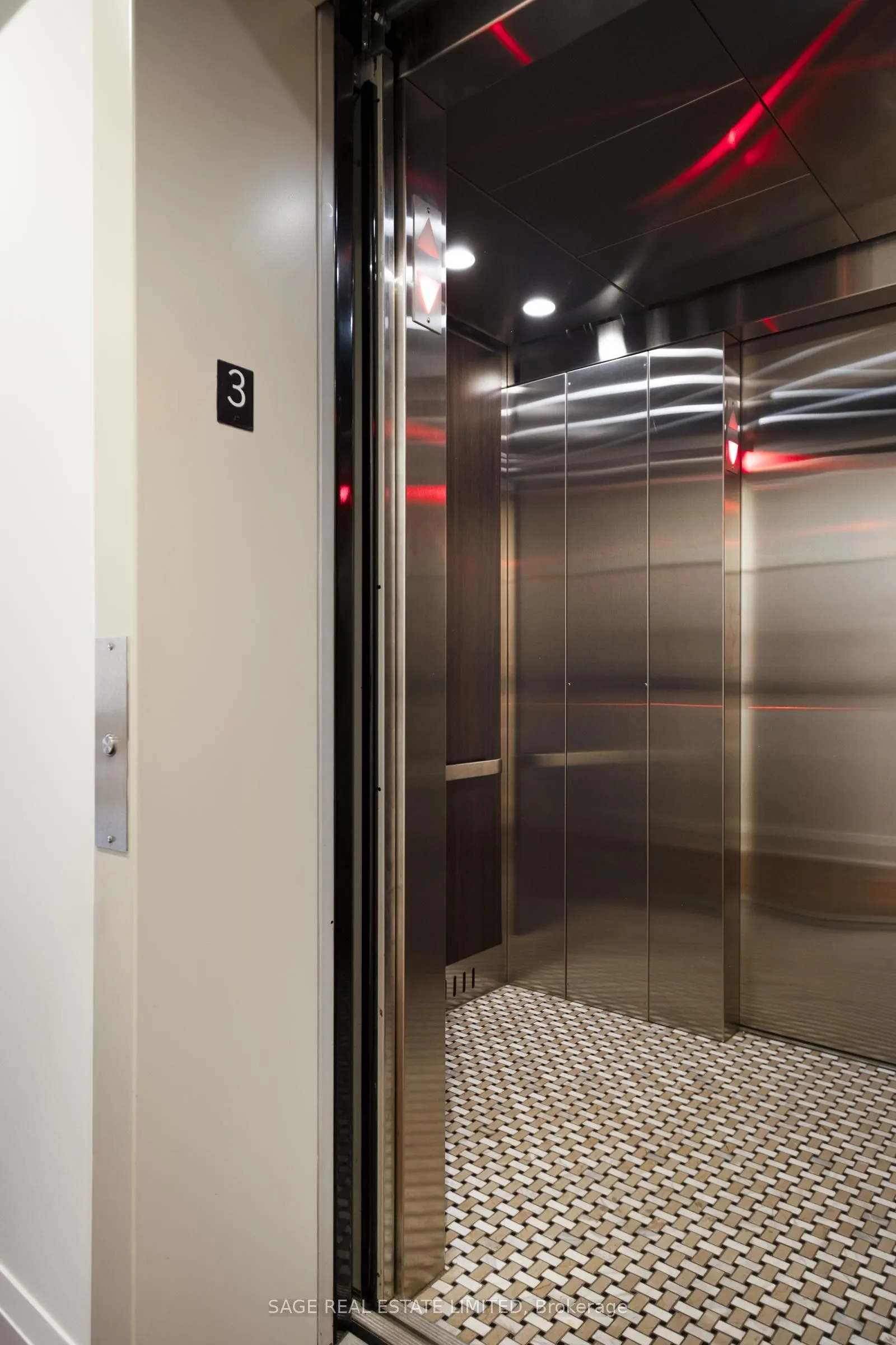 319 Lonsdale Road #3D