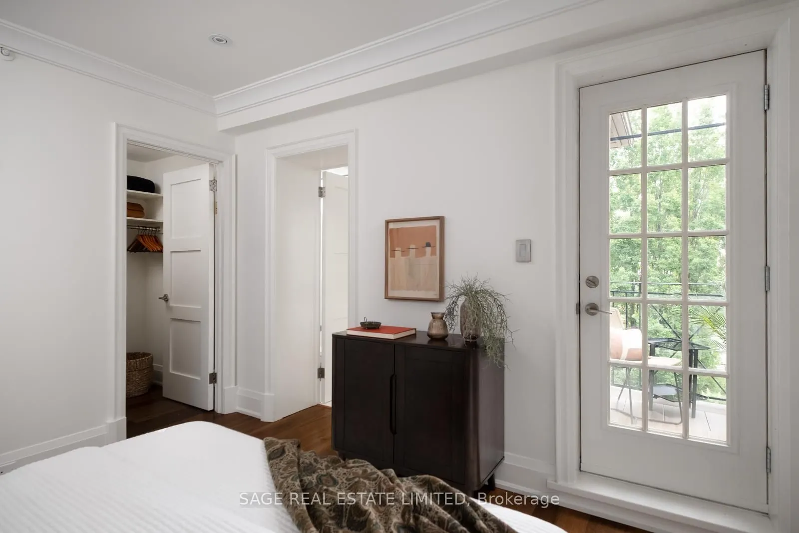 319 Lonsdale Road #3D