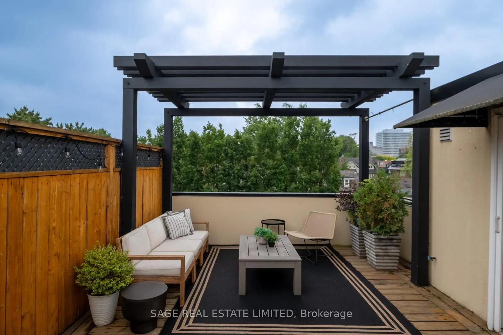 319 Lonsdale Road #3D
