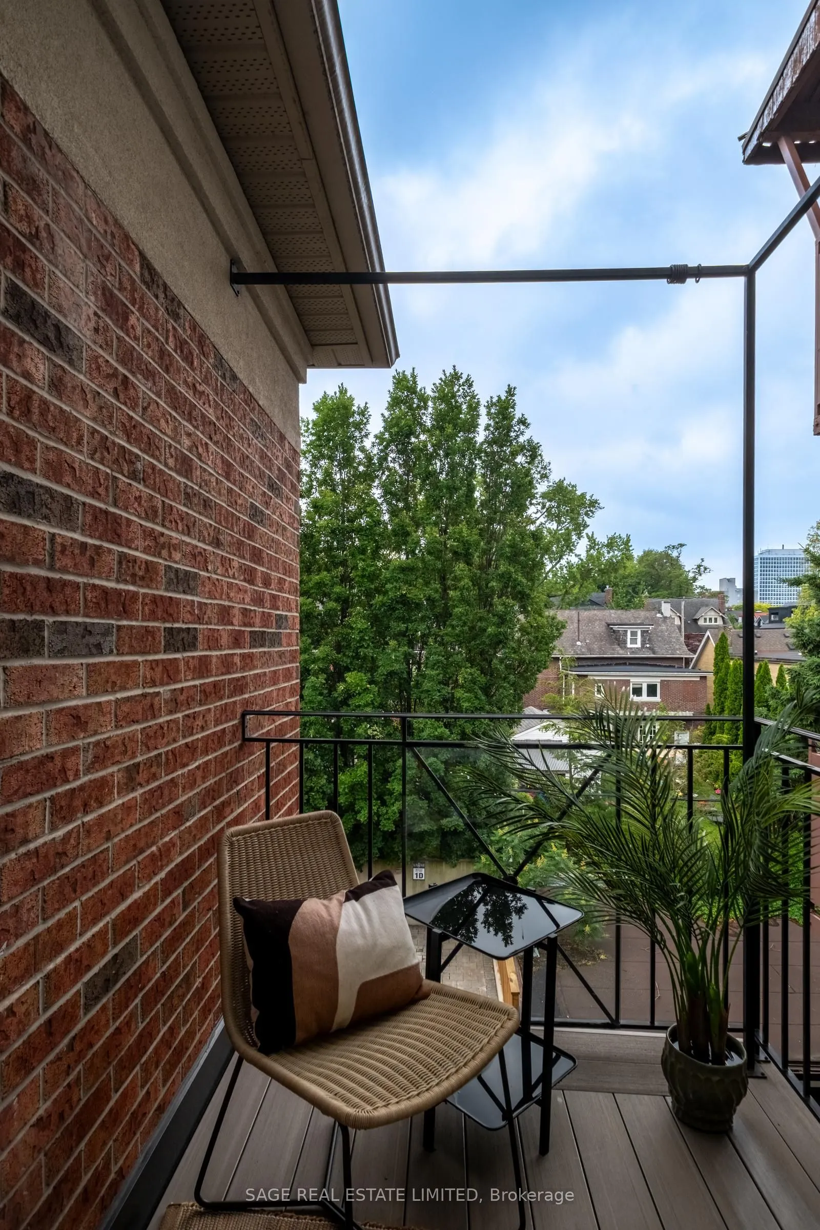 319 Lonsdale Road #3D