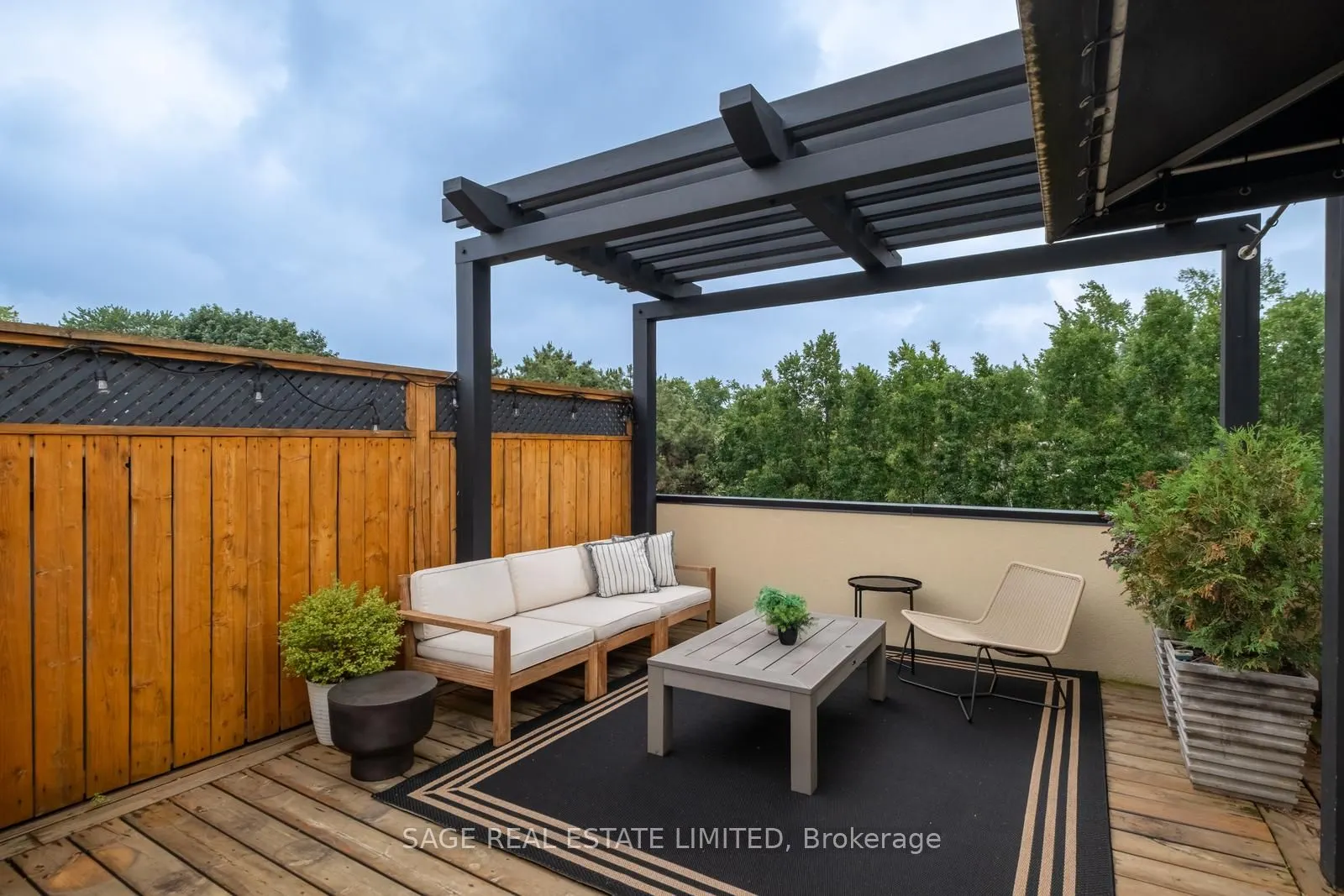 319 Lonsdale Road #3D