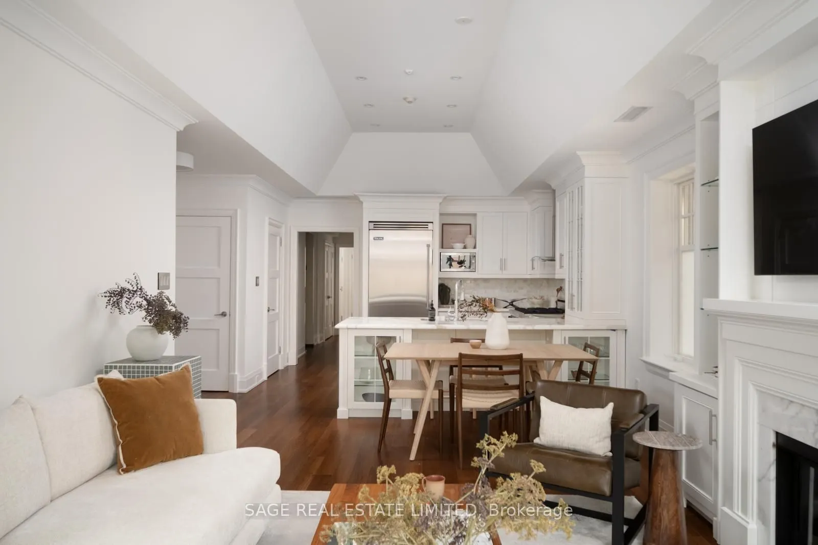 319 Lonsdale Road #3D