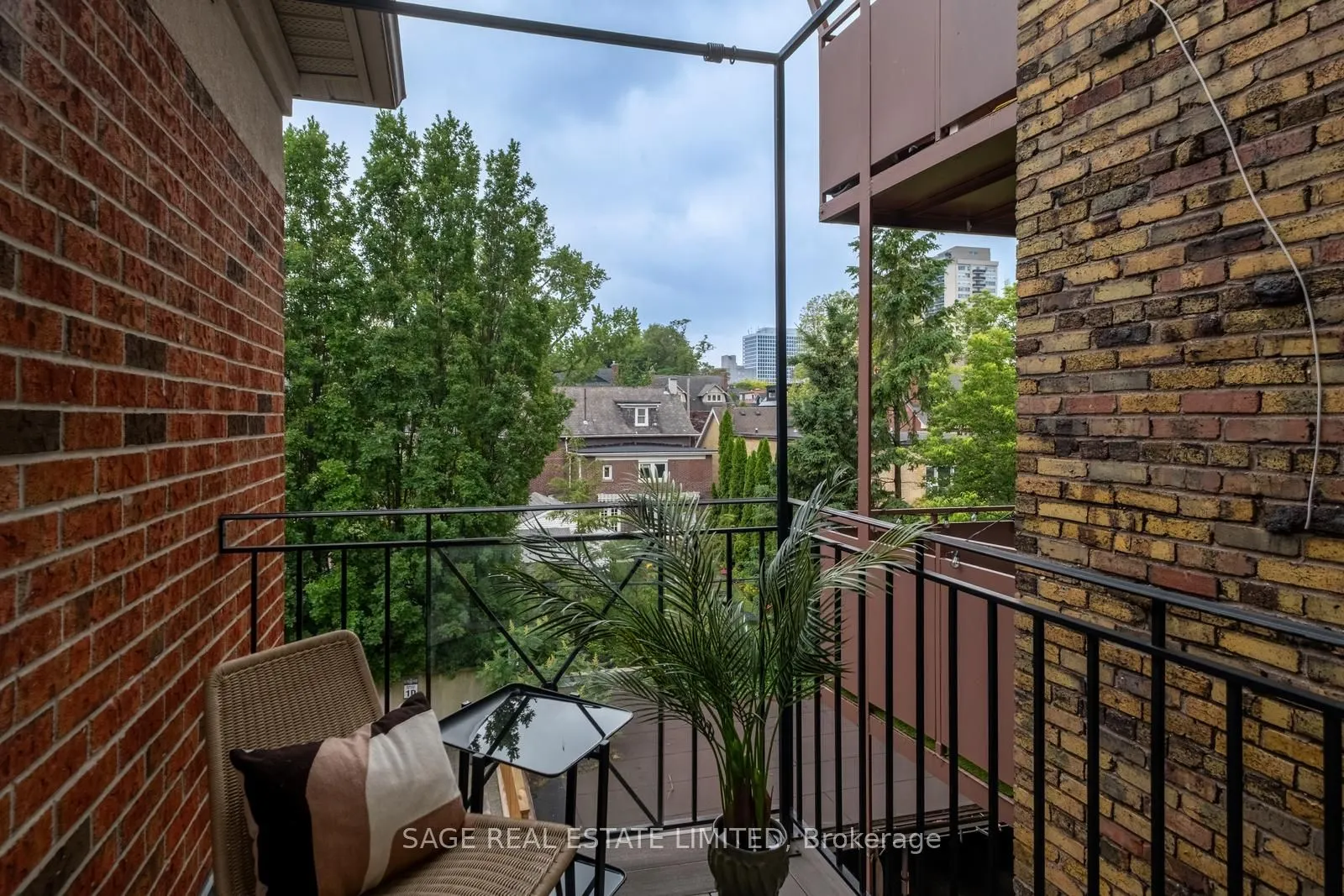 319 Lonsdale Road #3D