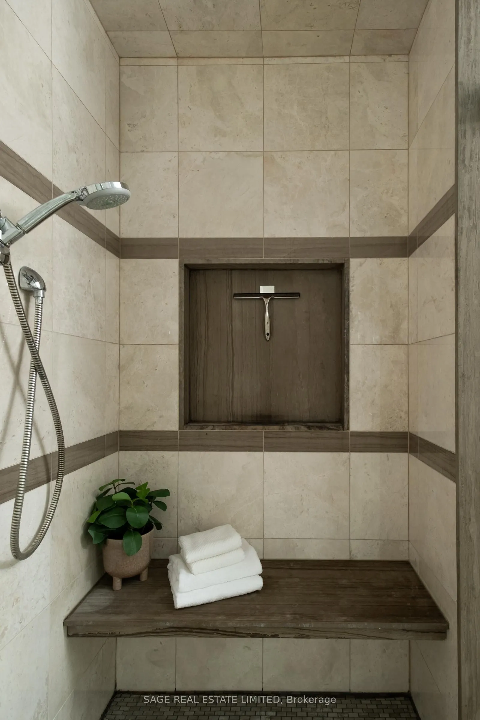 319 Lonsdale Road #3D