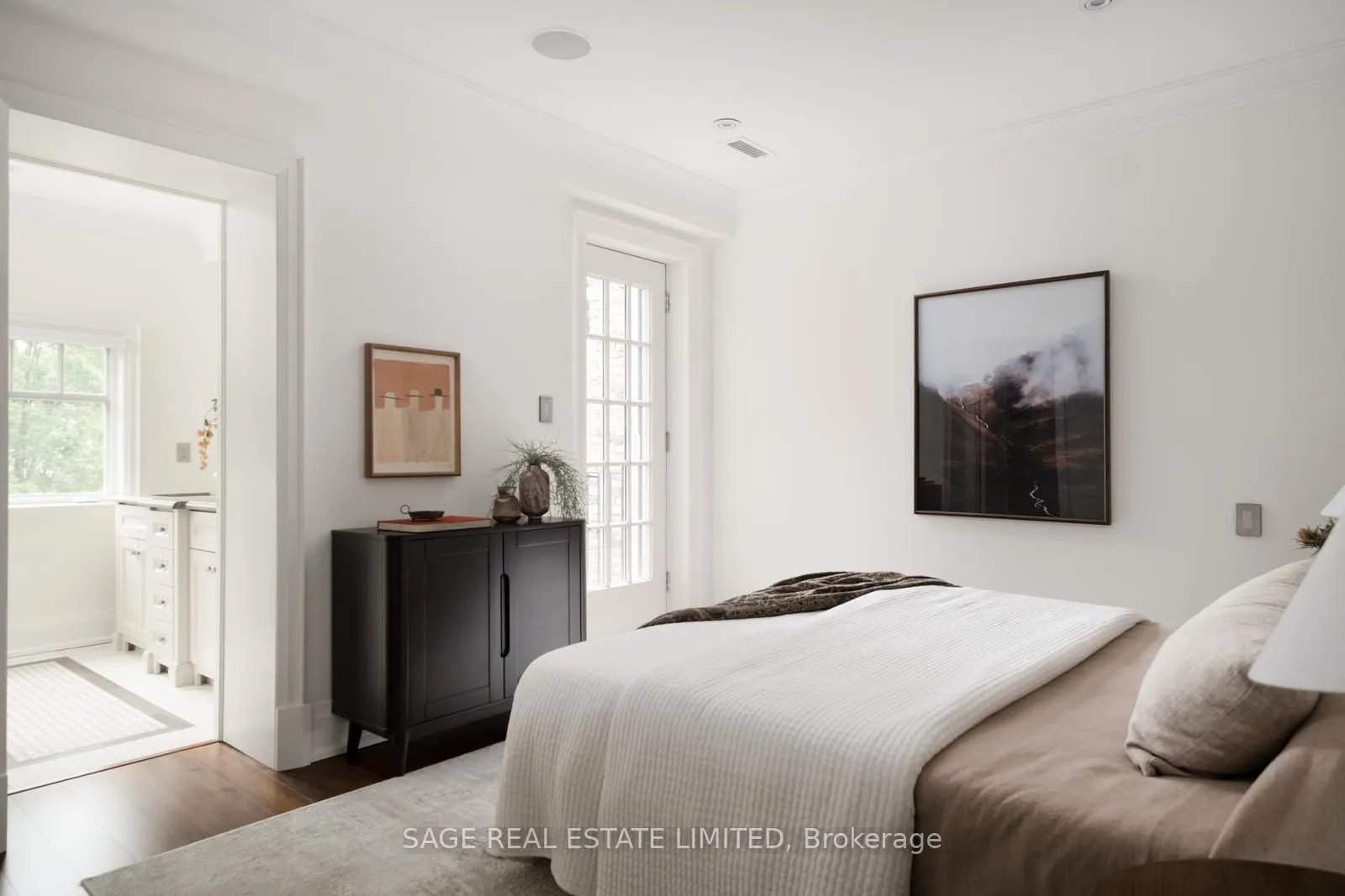 319 Lonsdale Road #3D