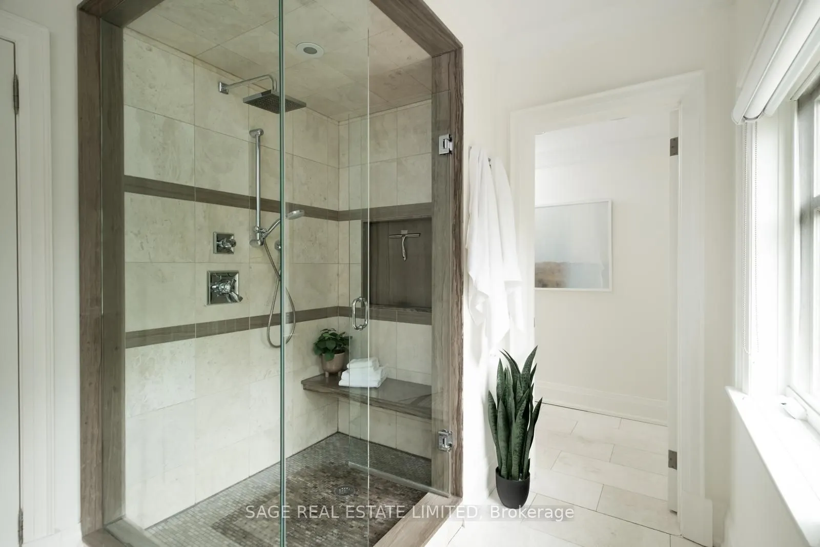 319 Lonsdale Road #3D