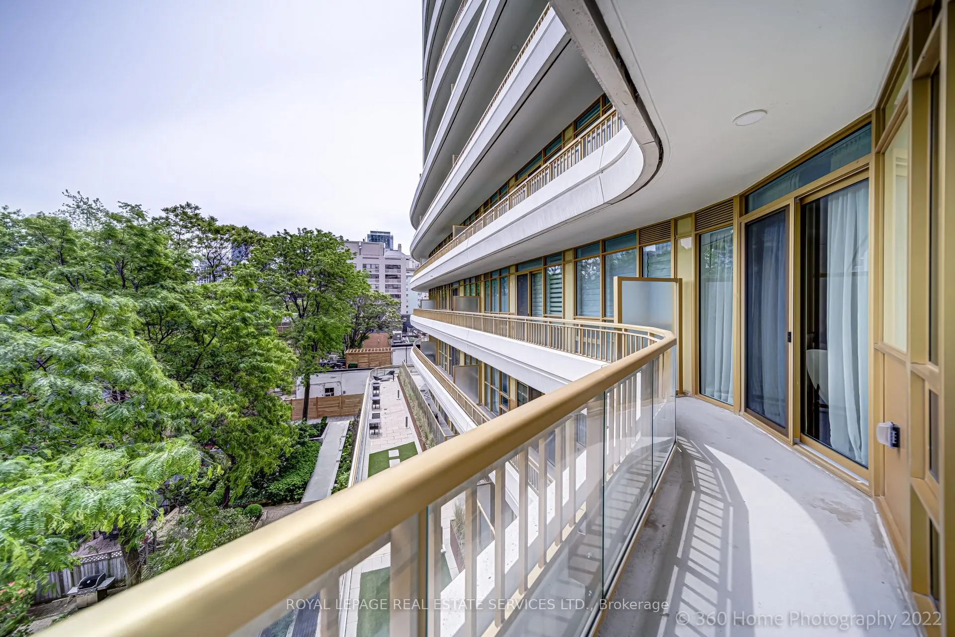 151 Avenue Road #405