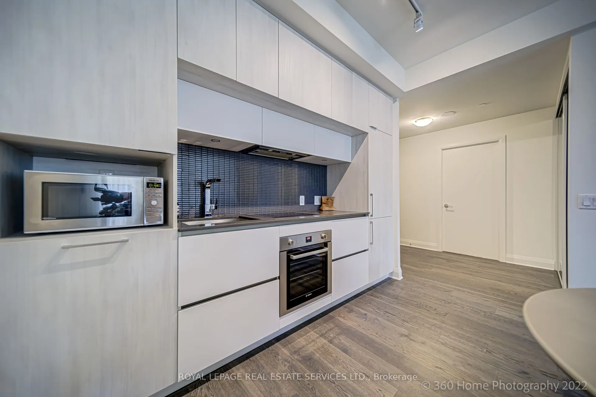 151 Avenue Road #405