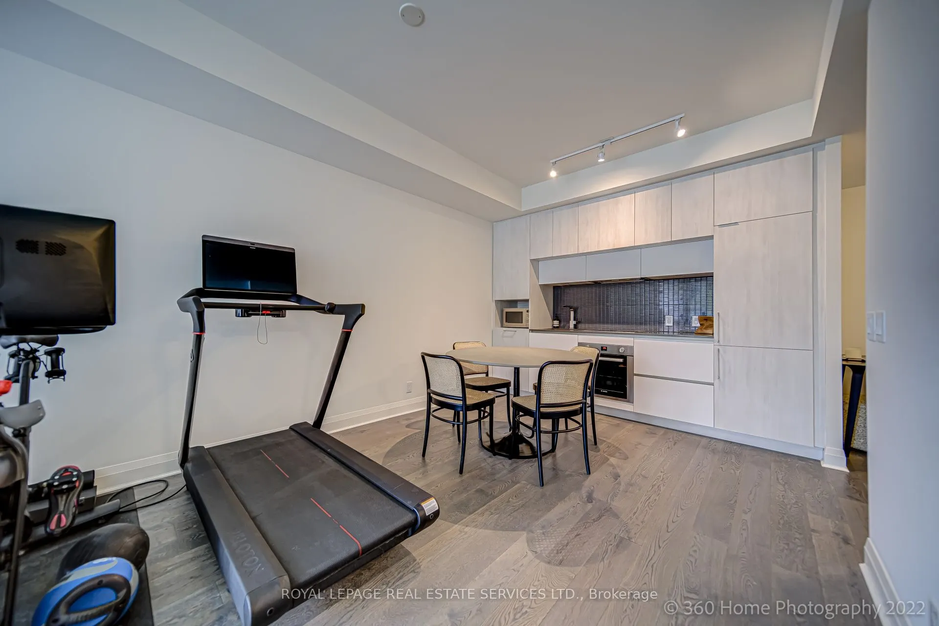 151 Avenue Road #405