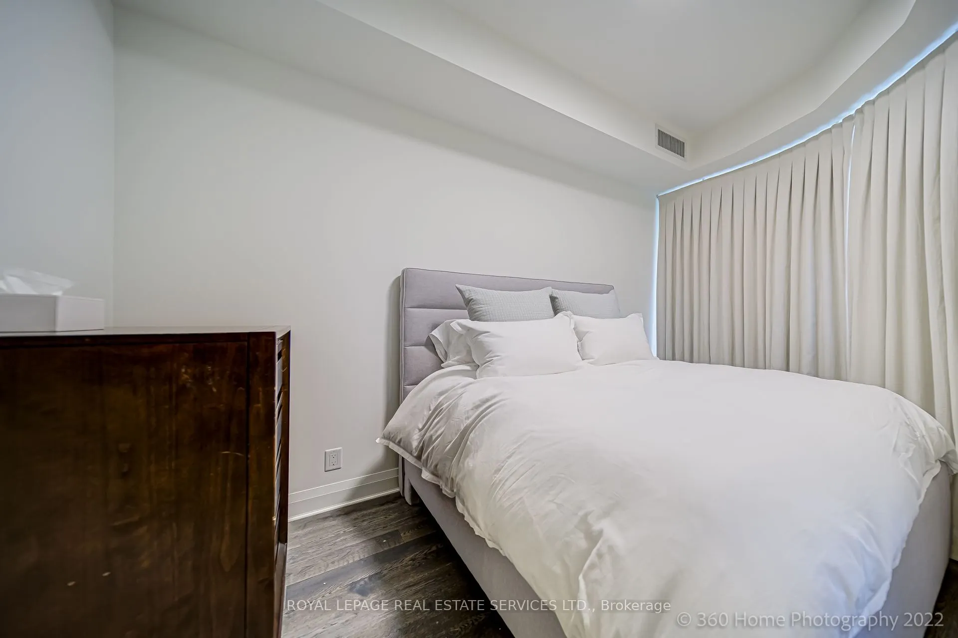 151 Avenue Road #405