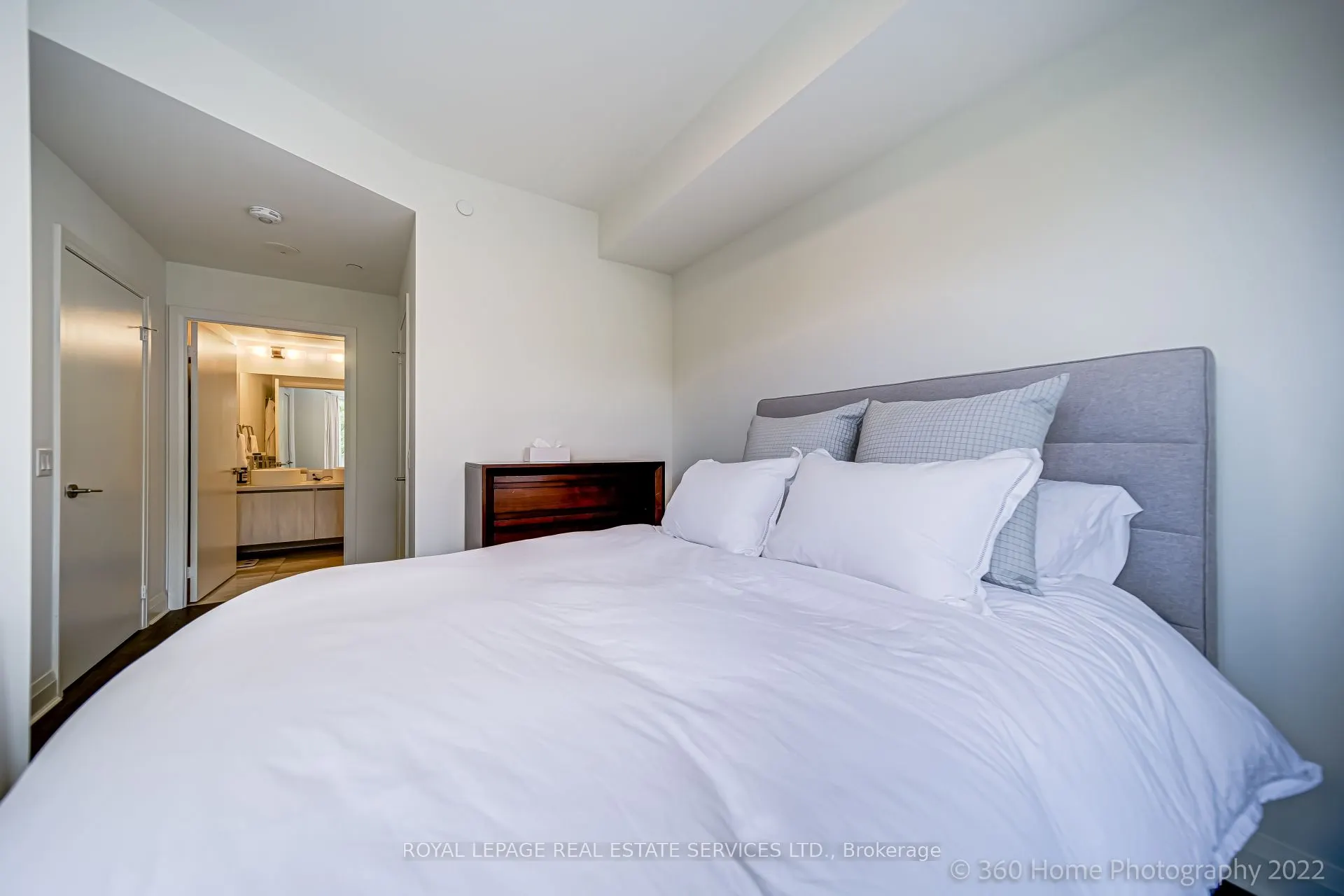 151 Avenue Road #405