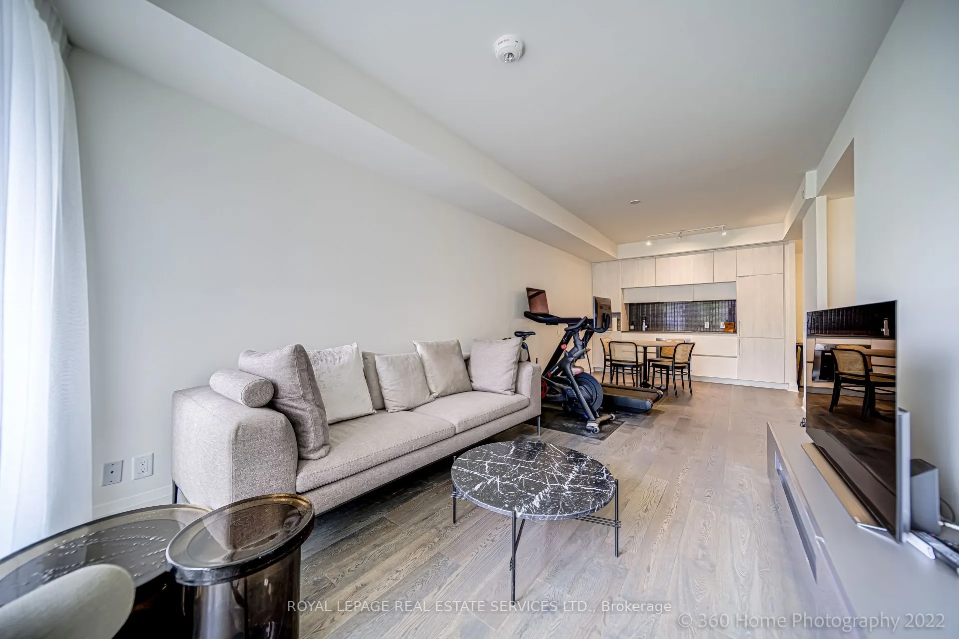 151 Avenue Road #405