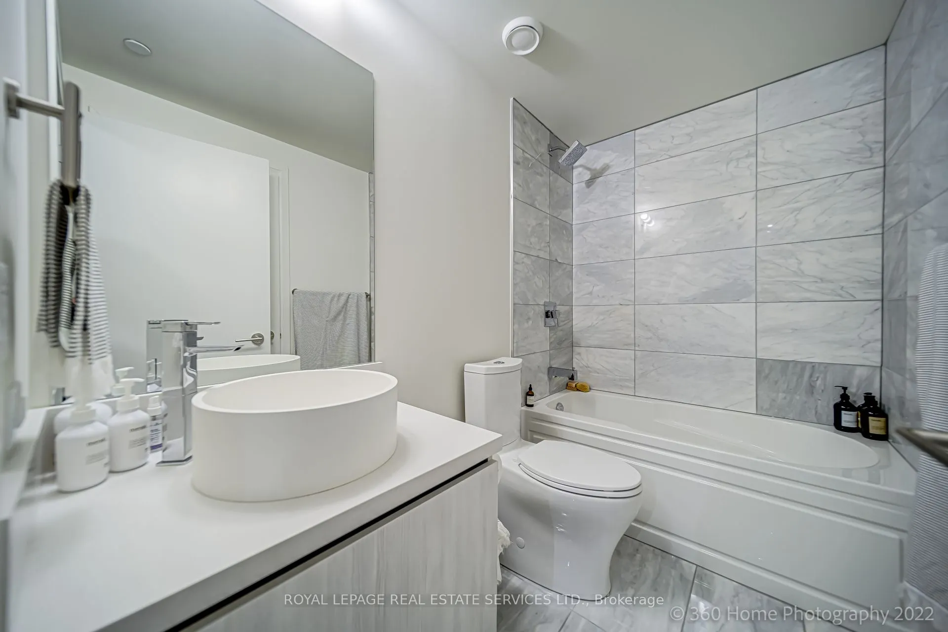 151 Avenue Road #405