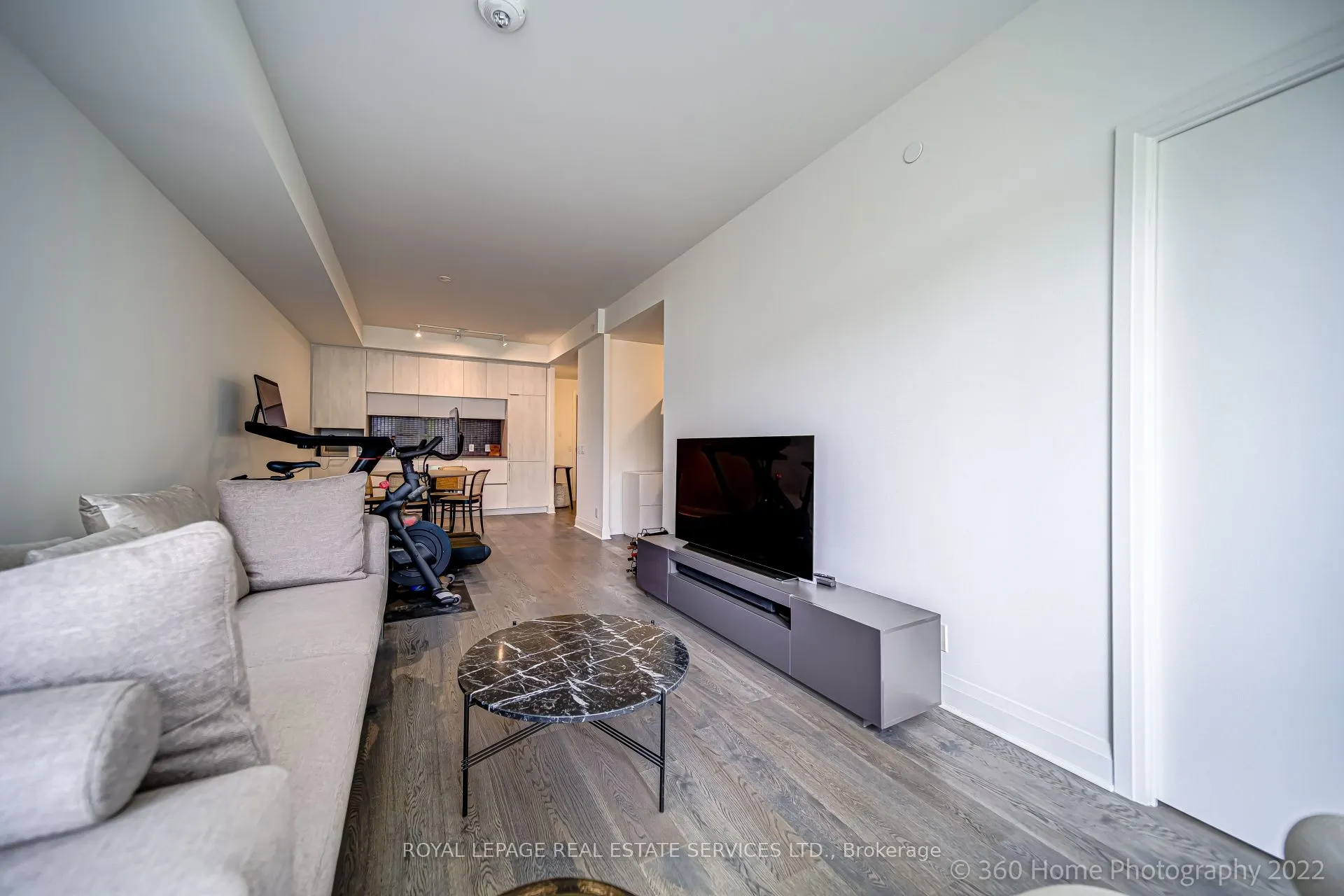 151 Avenue Road #405