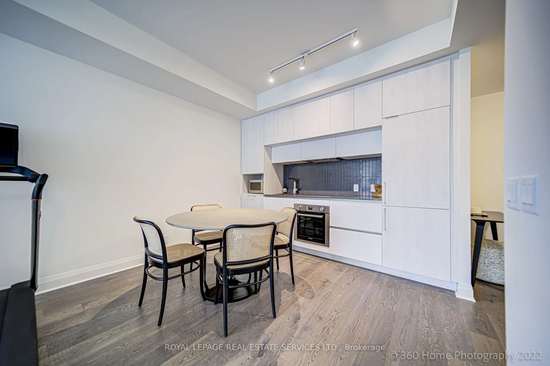 151 Avenue Road #405